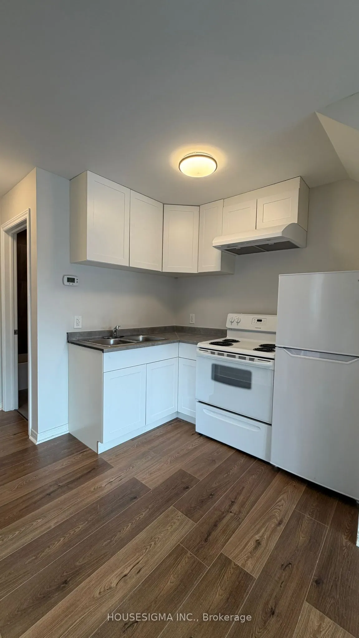 28 West Street N #Main Floor Unit