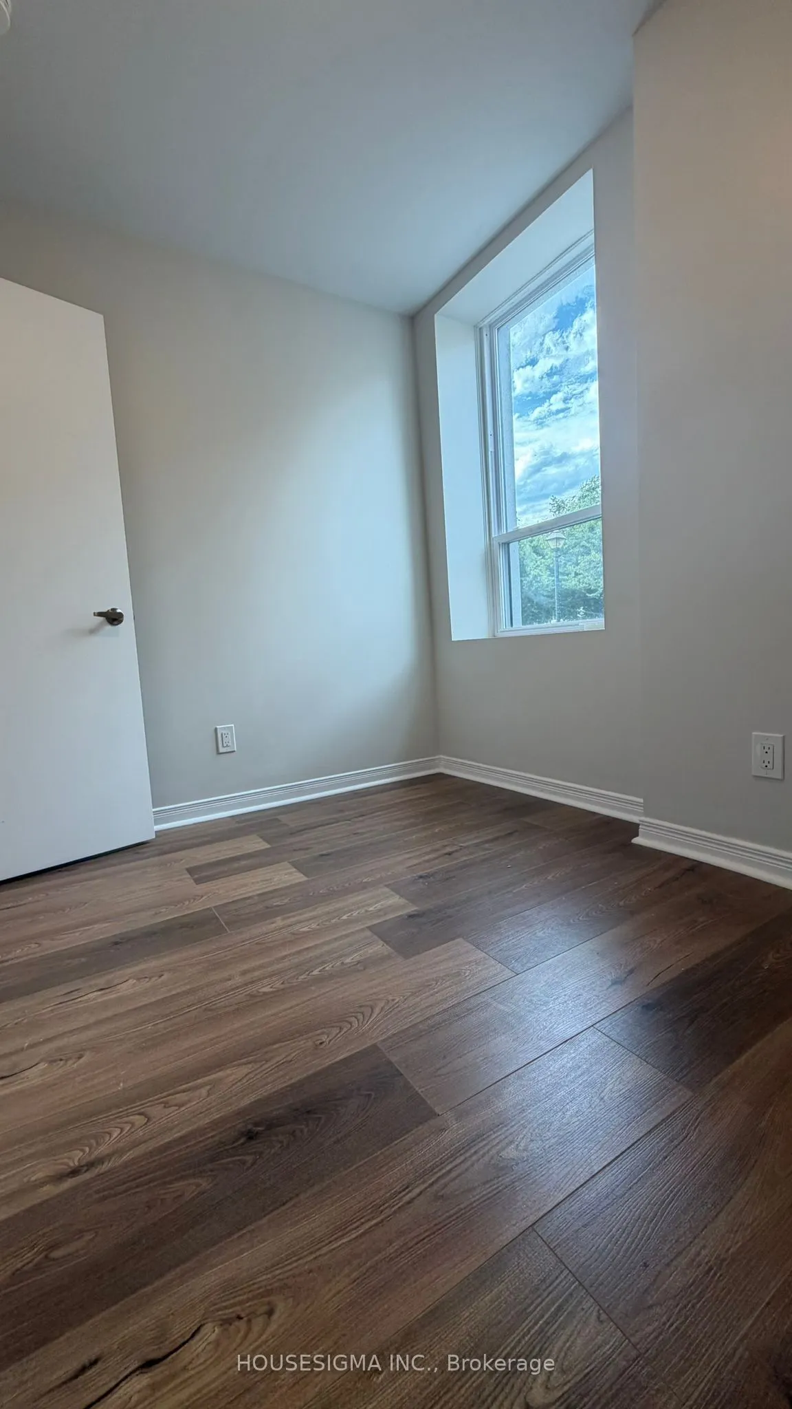 28 West Street N #Main Floor Unit