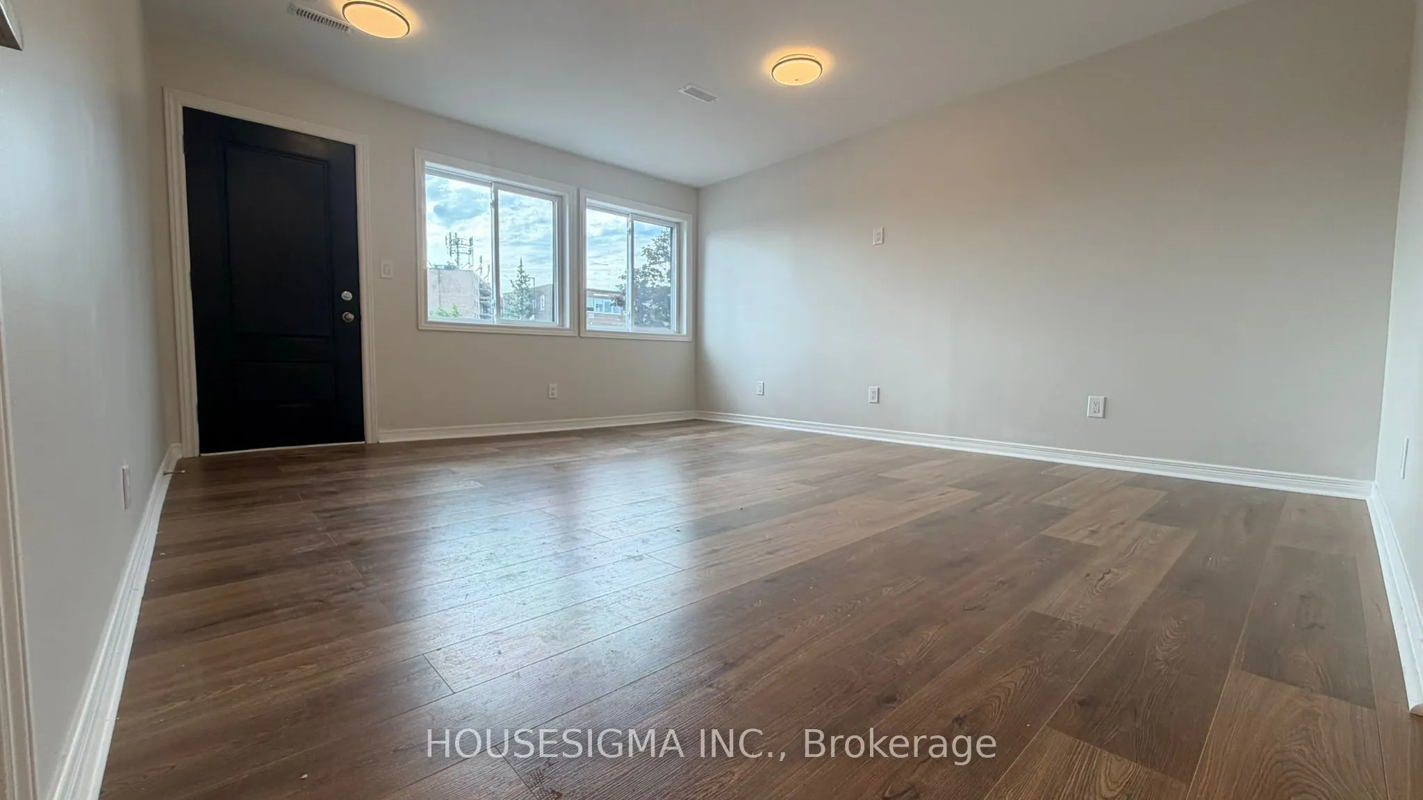 28 West Street N #Main Floor Unit