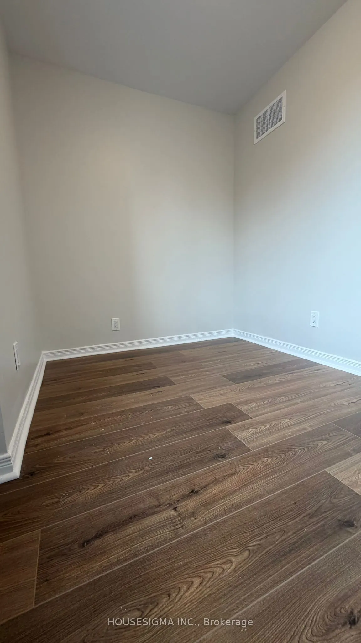 28 West Street N #Main Floor Unit