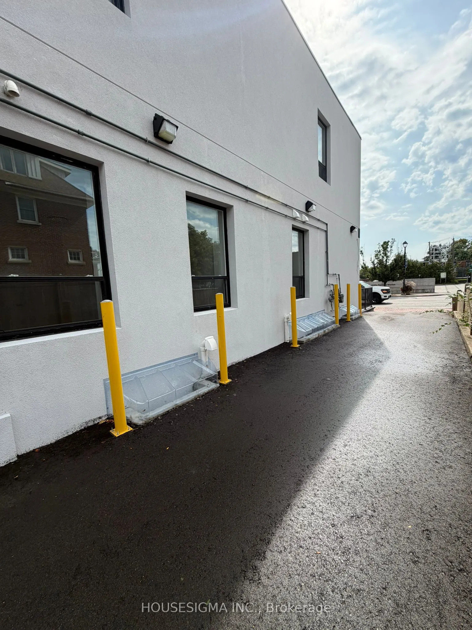 28 West Street N #Main Floor Unit