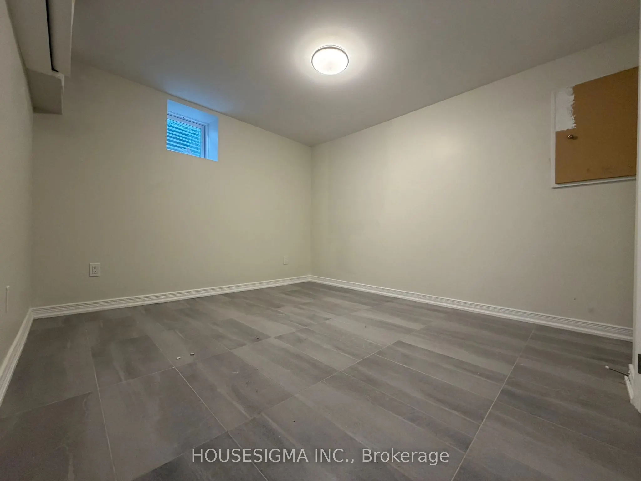 28 West Street N #Lower Level Unit