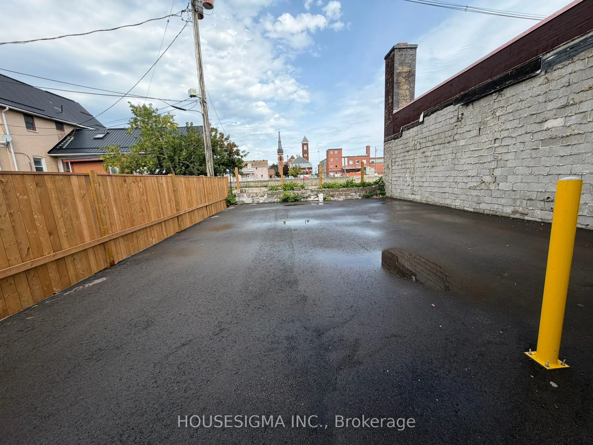 28 West Street N #Lower Level Unit