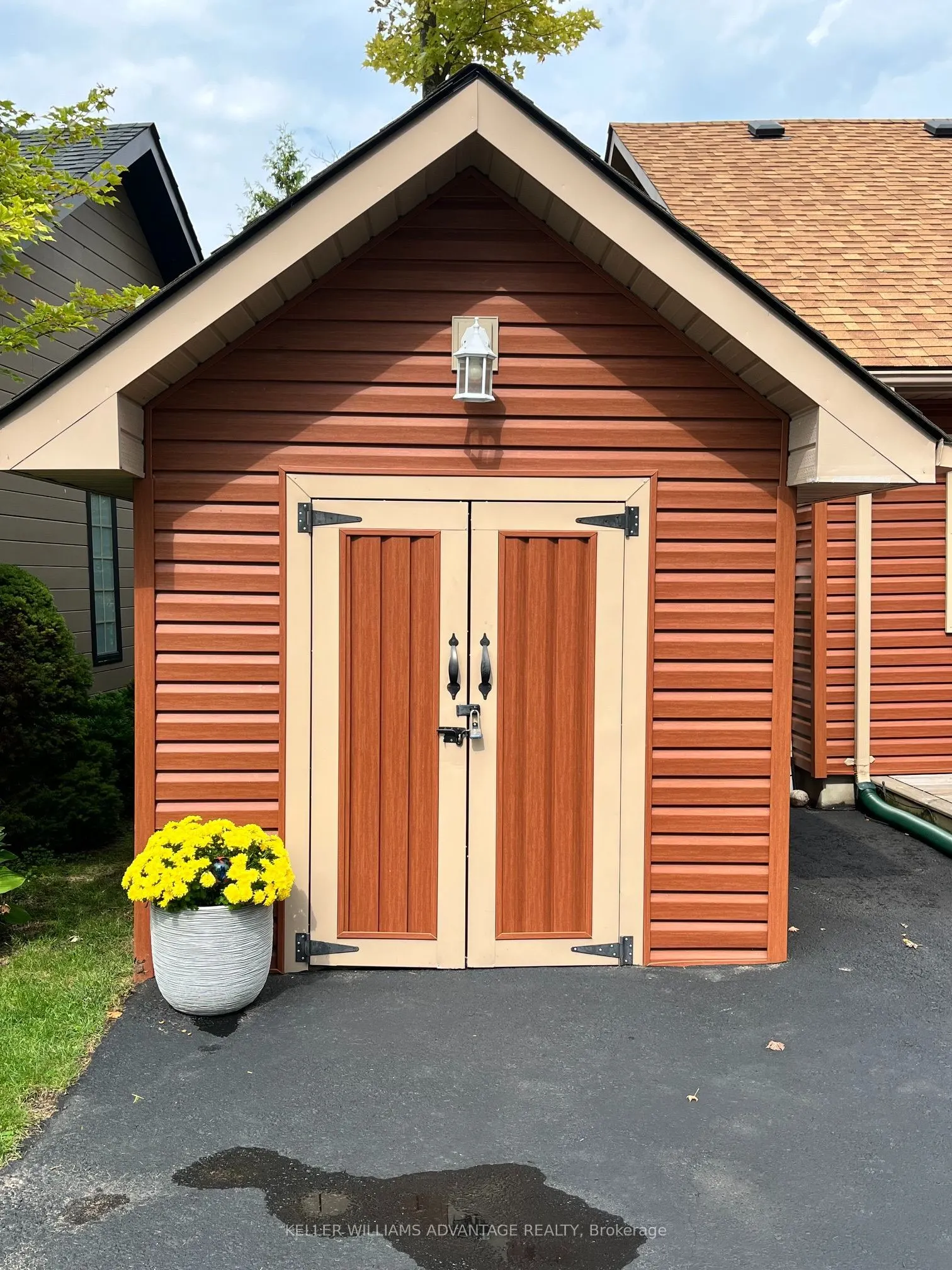10 Cabin Crescent