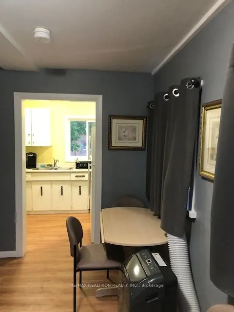 5 River Road E