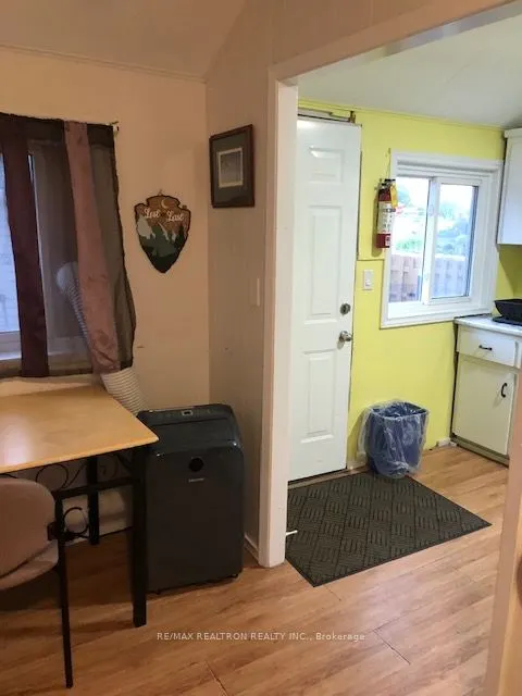 5 River Road E