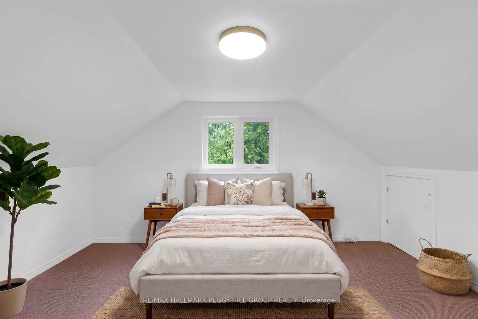 1387 Old Barrie Road W