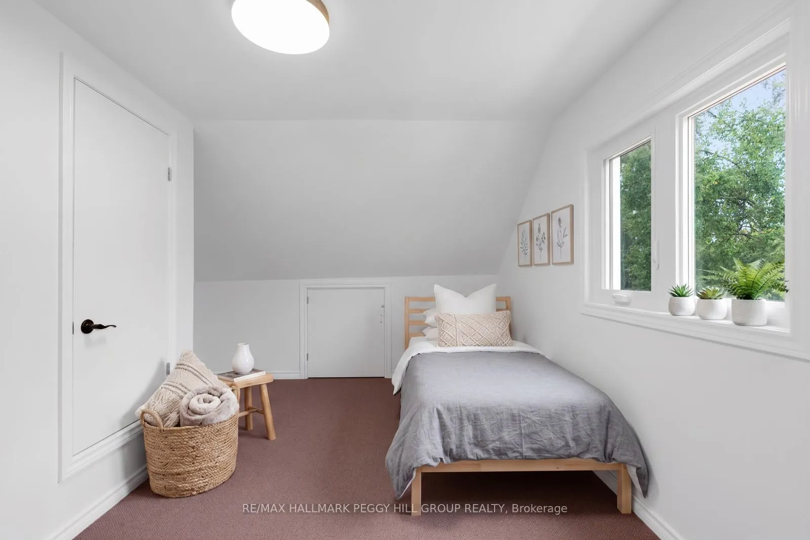 1387 Old Barrie Road W