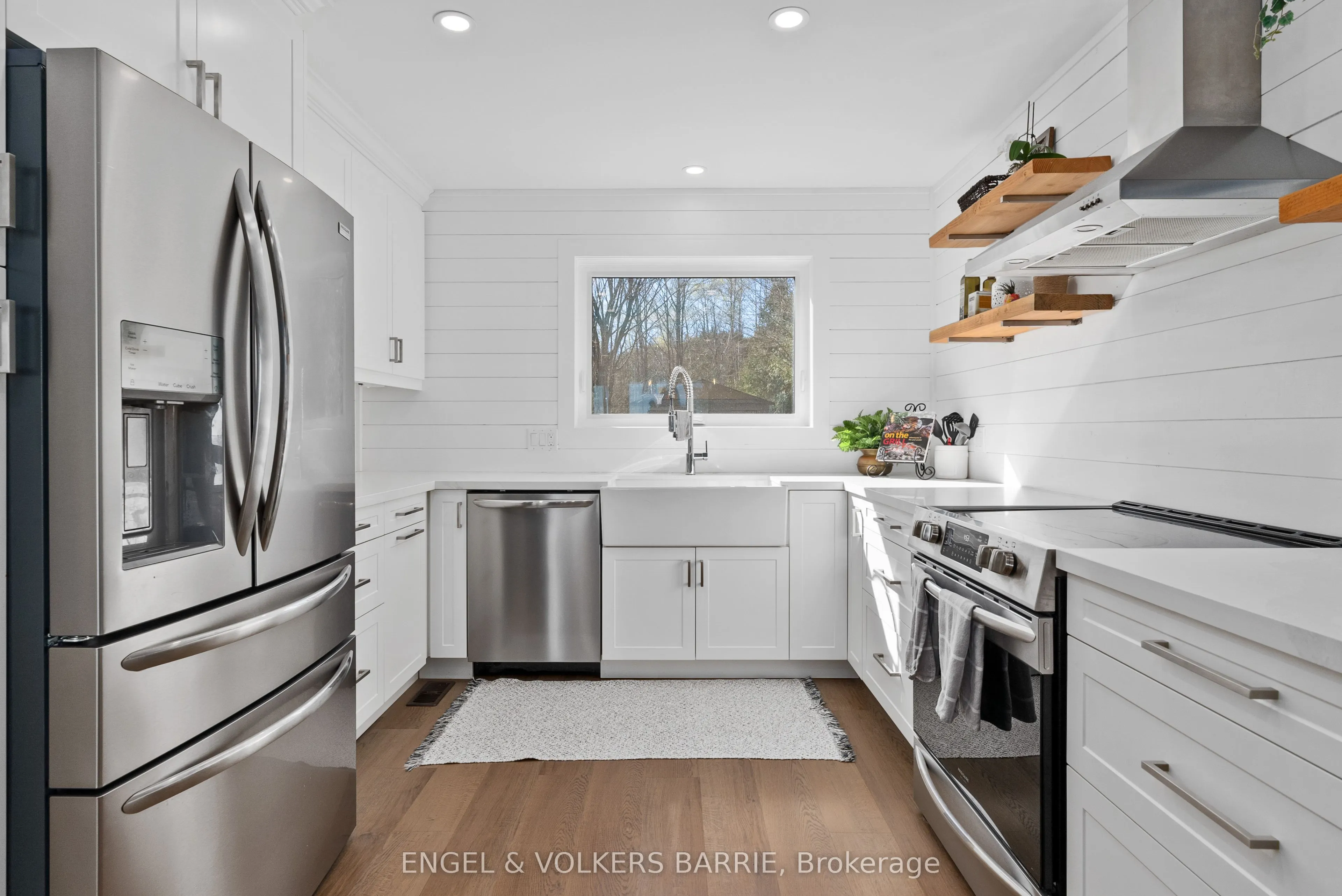 2371 Lakeshore Road E
