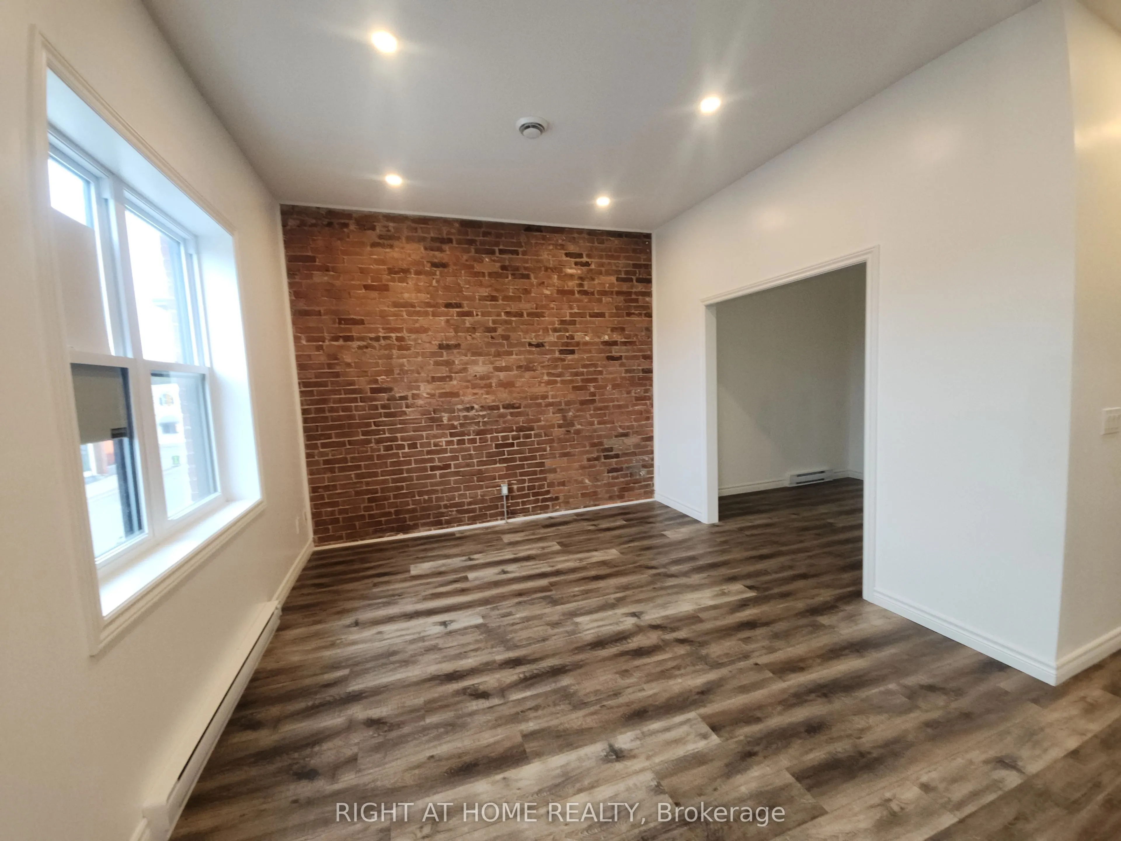 9 Queen Street W #202