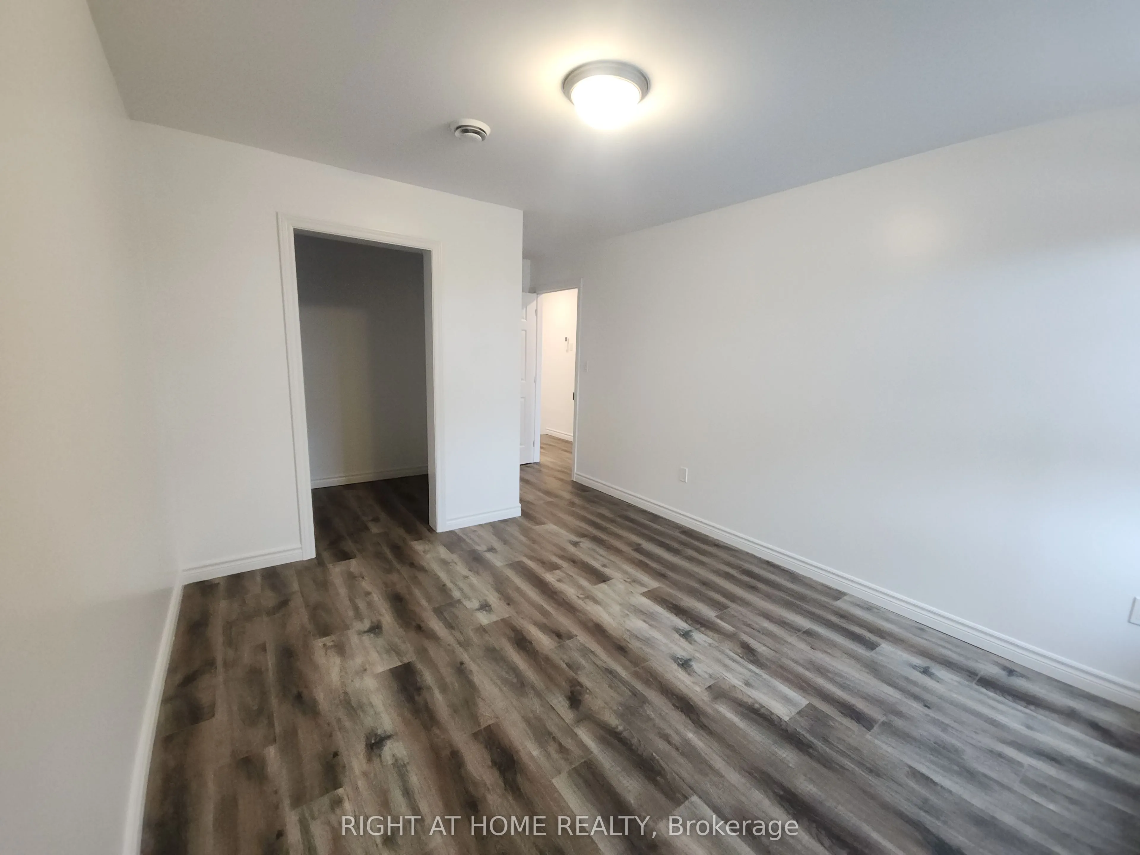 9 Queen Street W #202