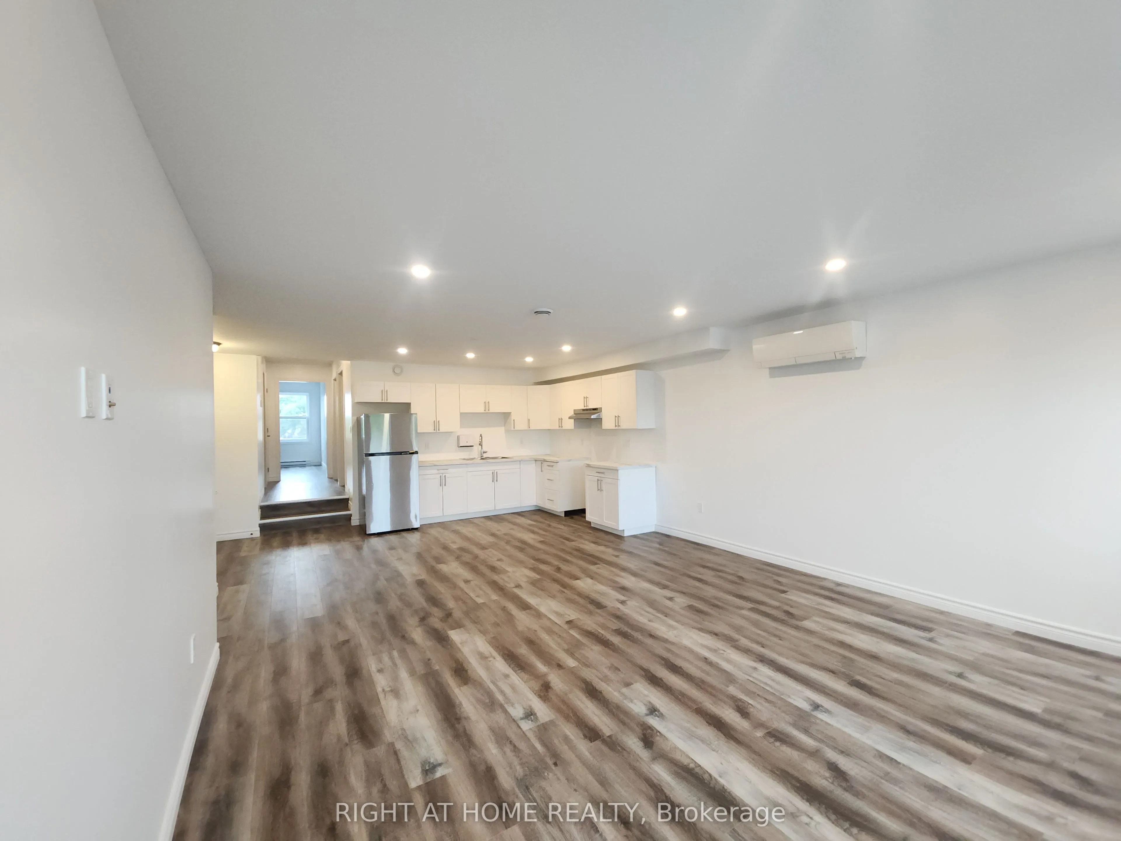 9 Queen Street W #202