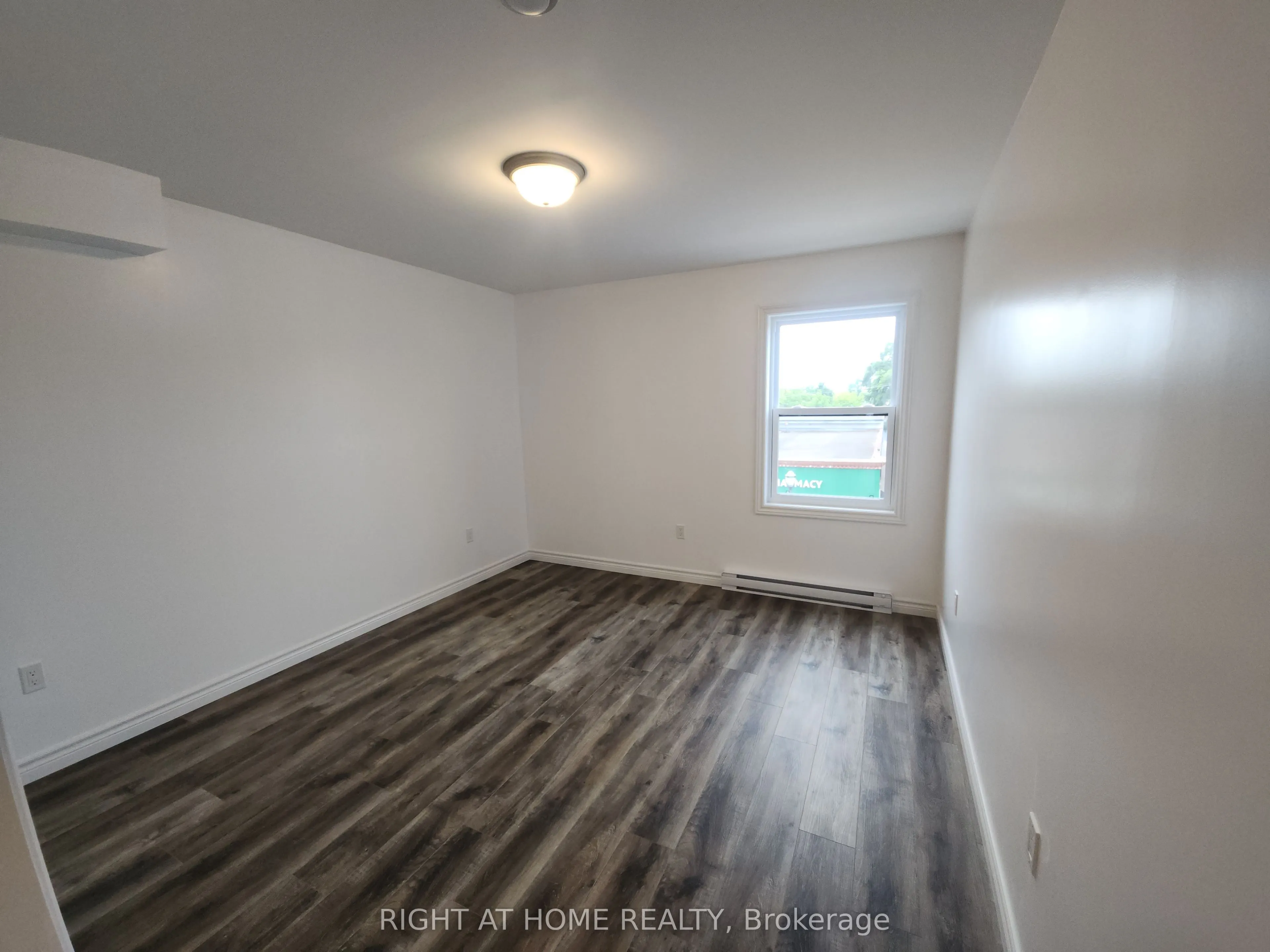 9 Queen Street W #202