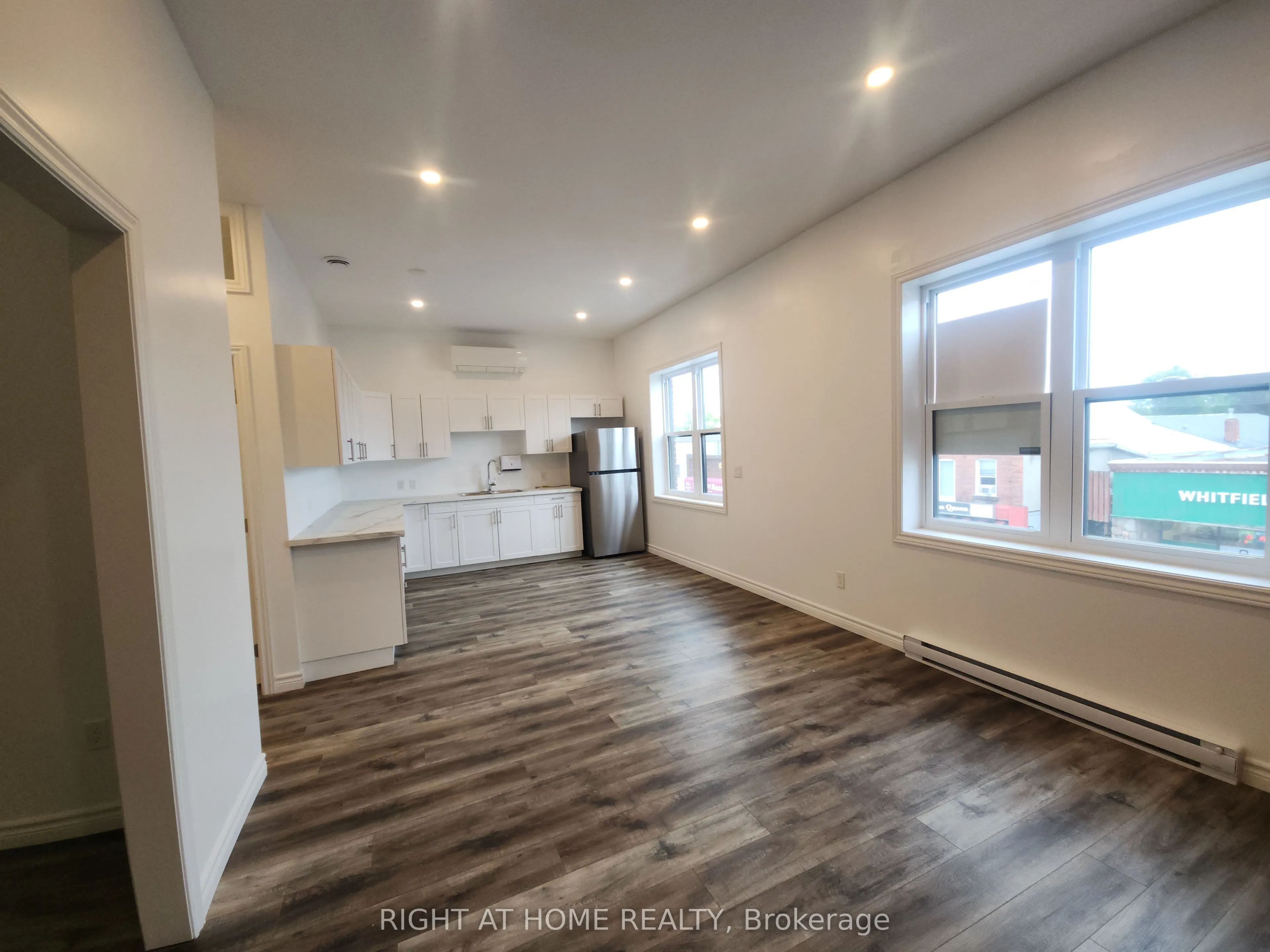 9 Queen Street W #202
