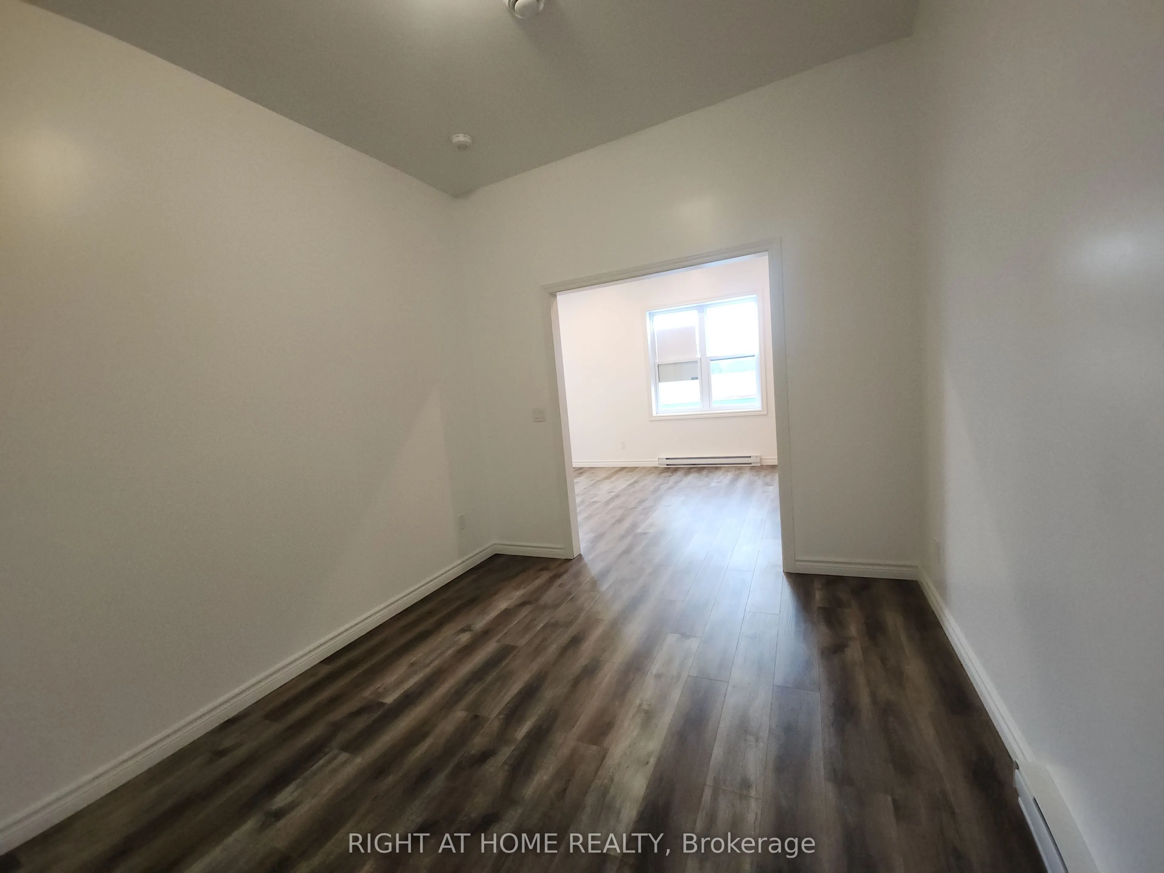 9 Queen Street W #202