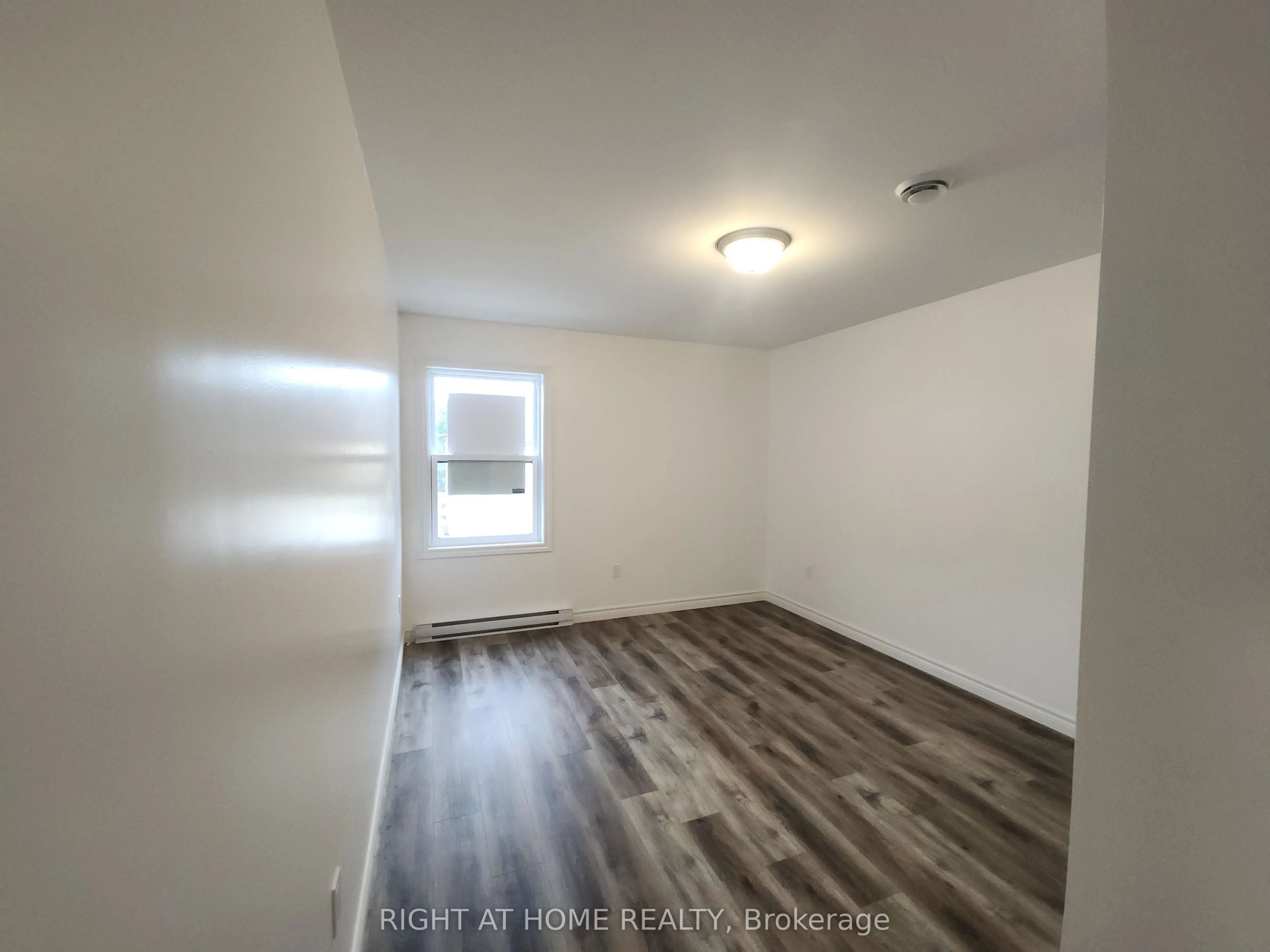 9 Queen Street W #202
