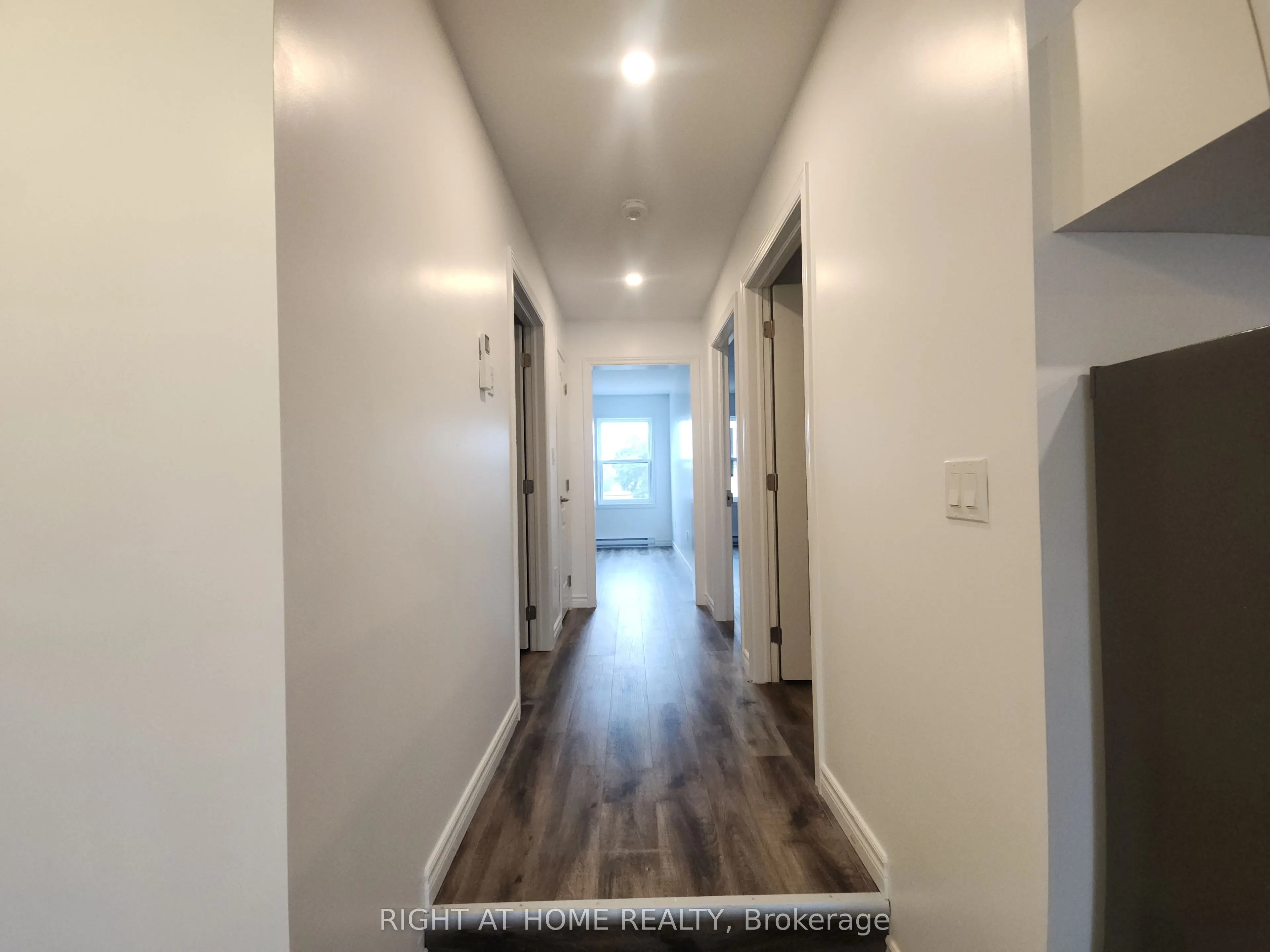 9 Queen Street W #202