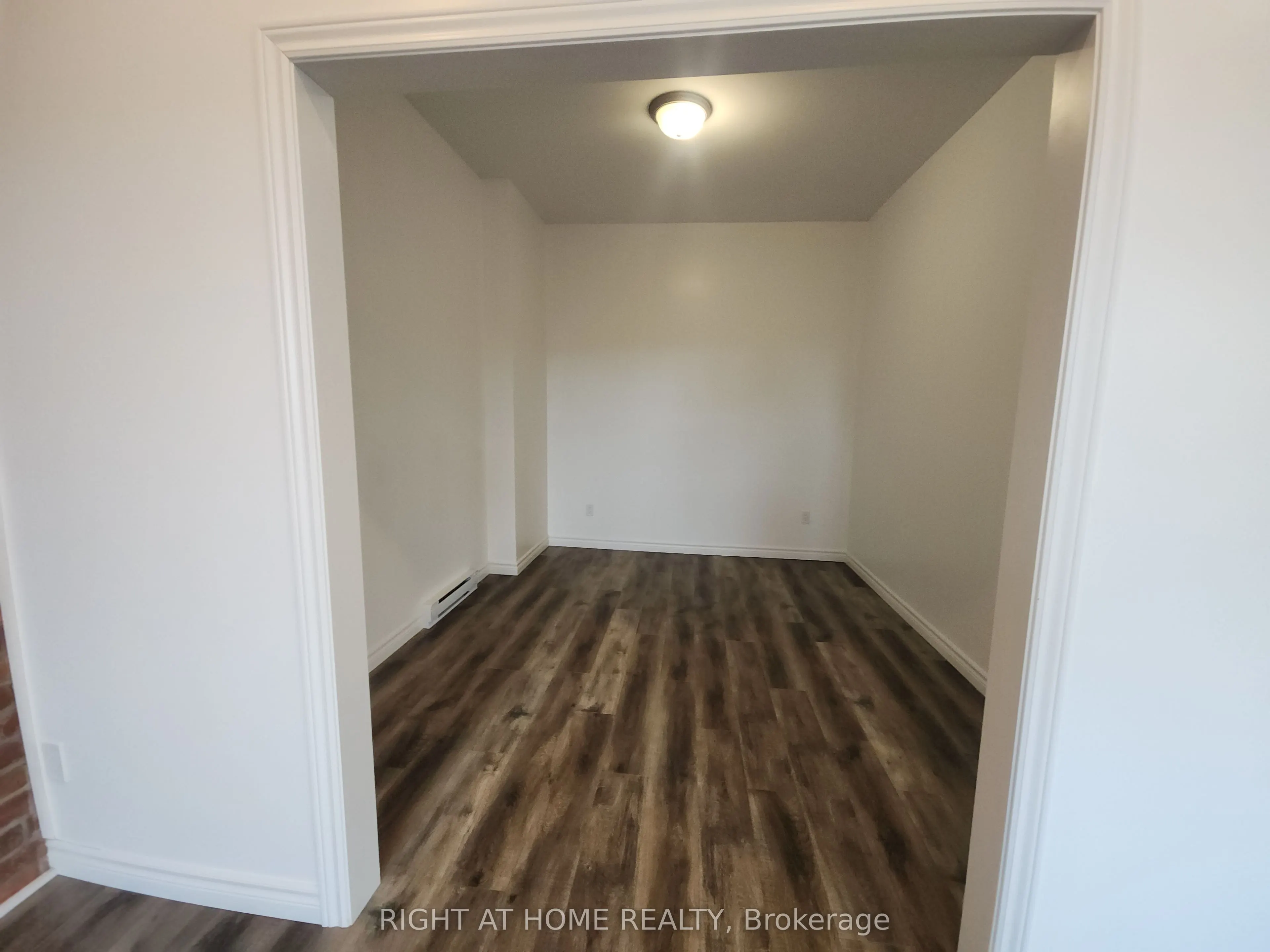 9 Queen Street W #202