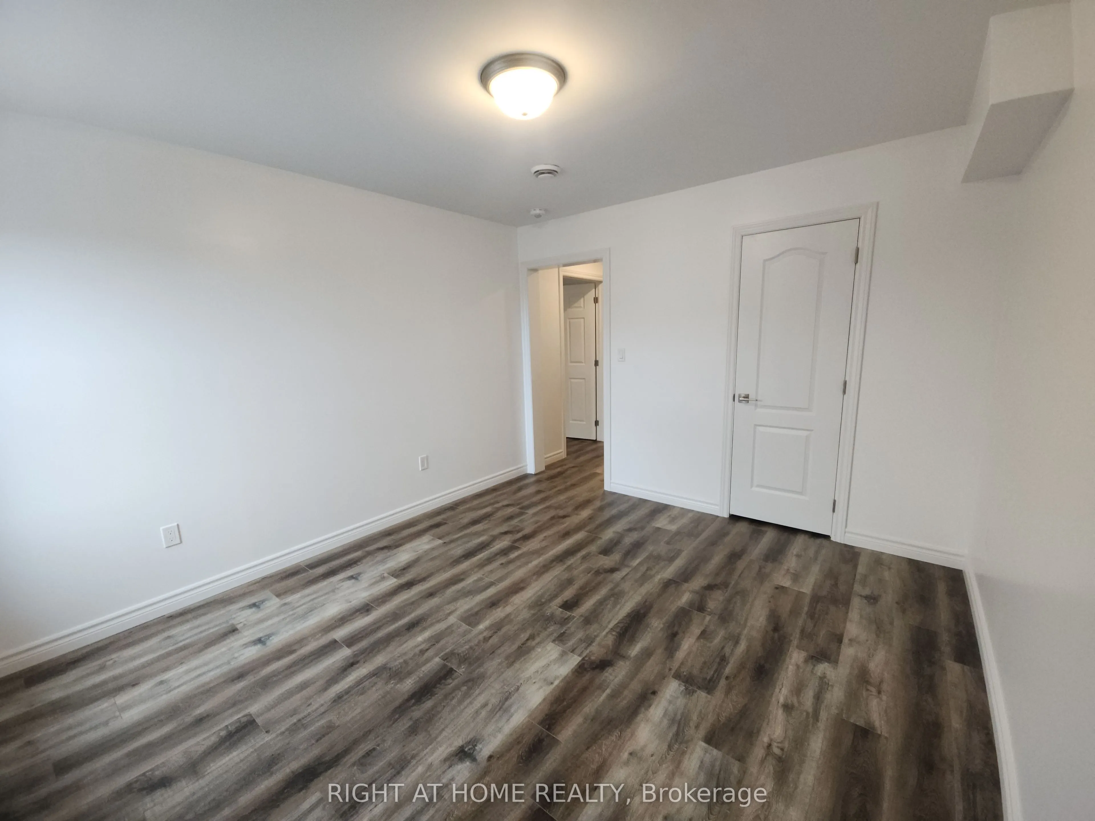 9 Queen Street W #202