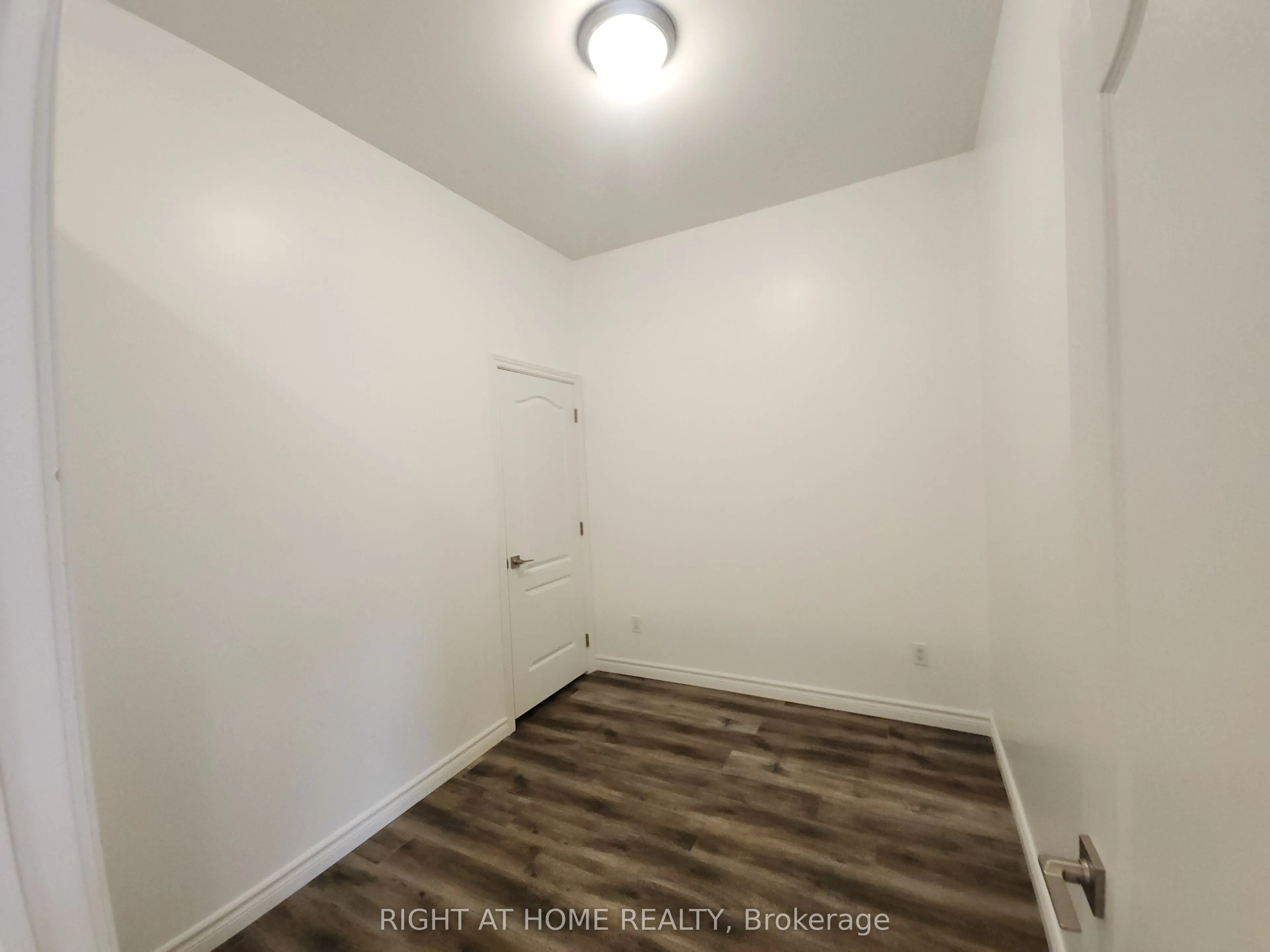 9 Queen Street W #202