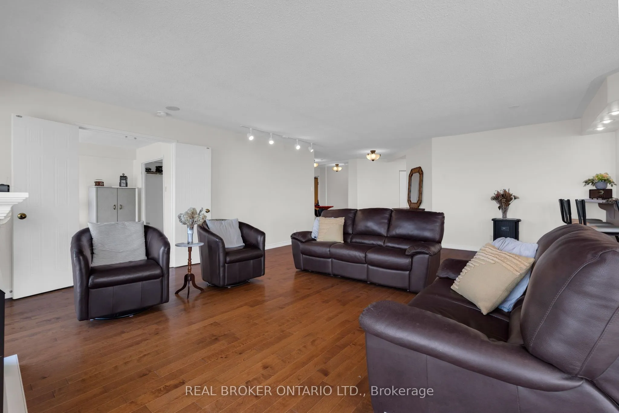 65 Ellen Street #903