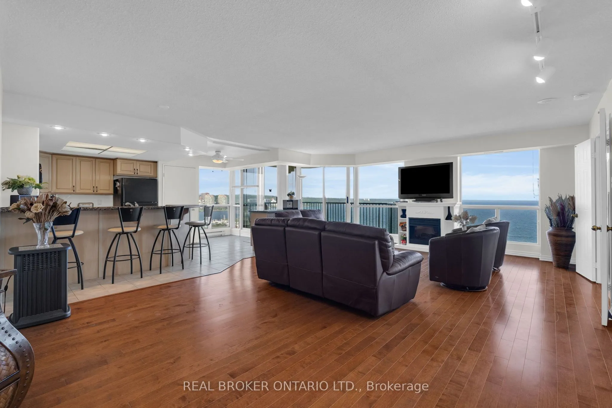 65 Ellen Street #903