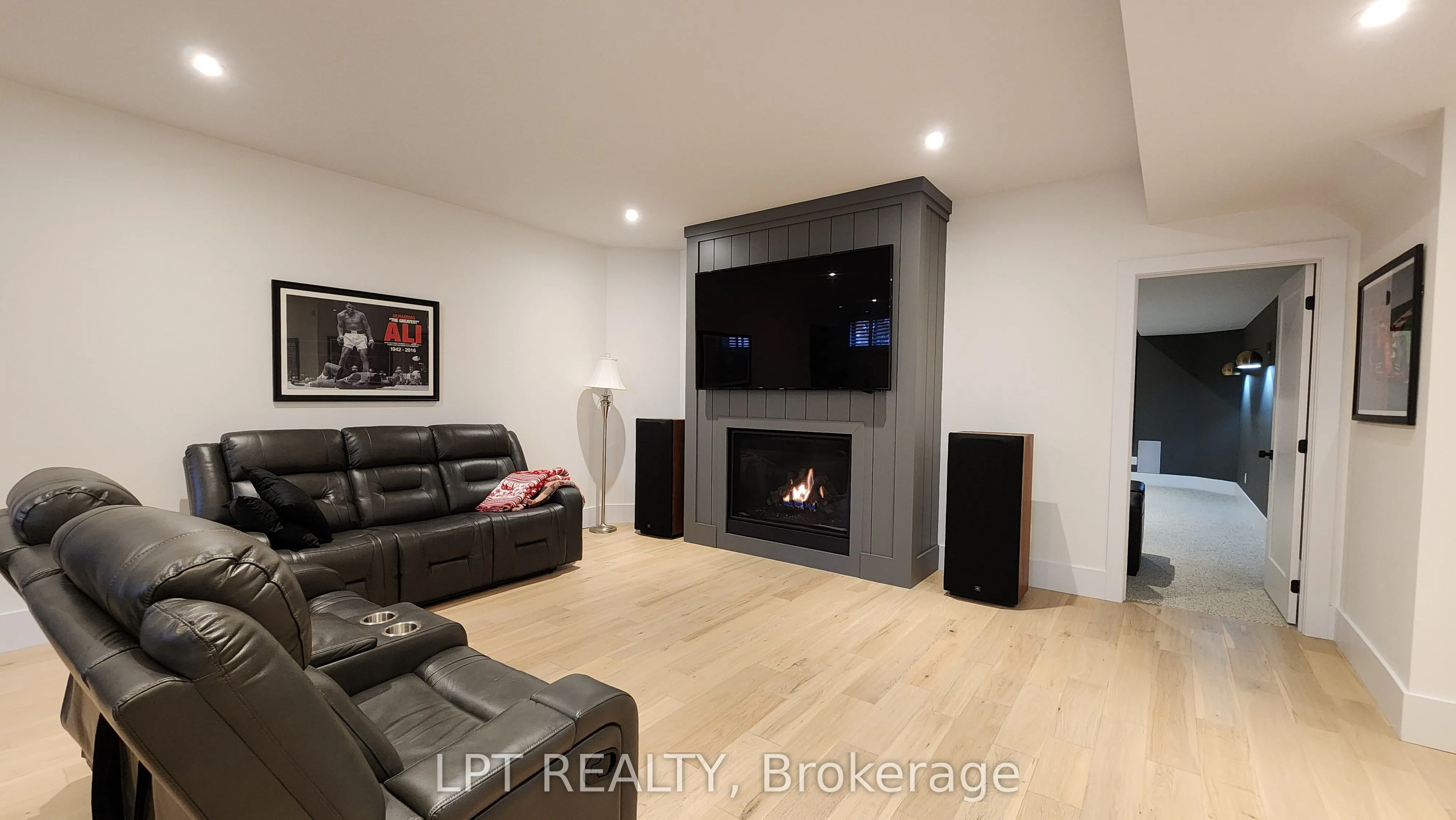 15 Byers Street