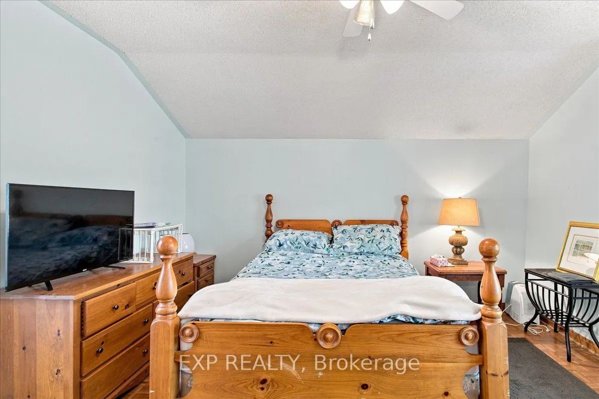 20 Pineshore Crescent