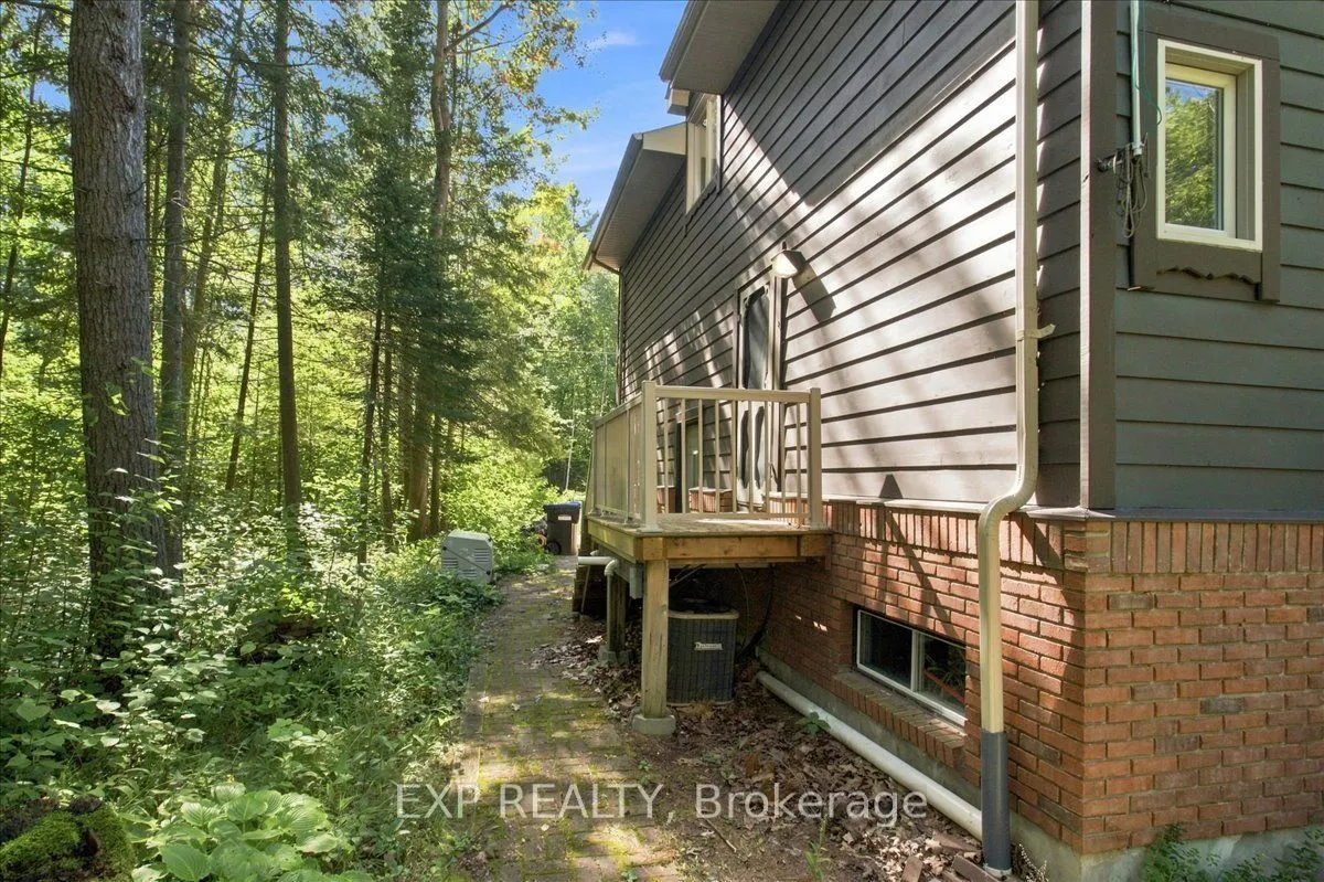 20 Pineshore Crescent