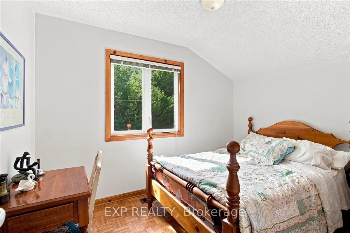 20 Pineshore Crescent