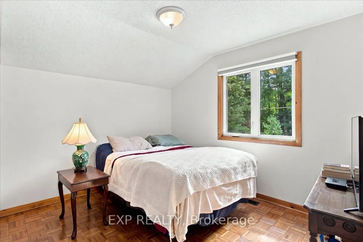 20 Pineshore Crescent