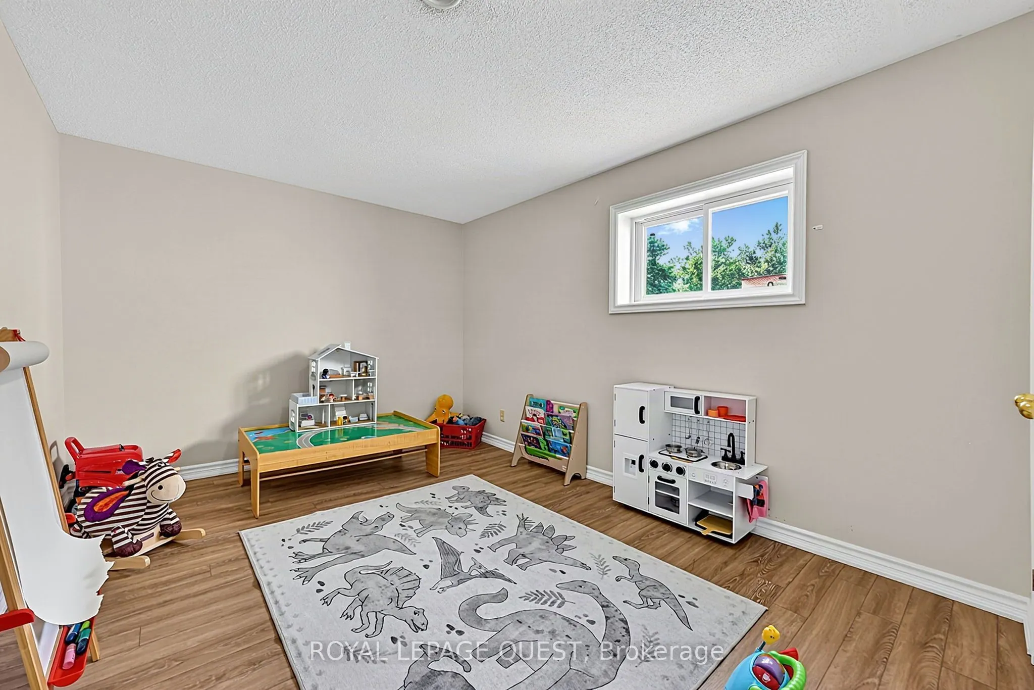 453 Mooney Crescent