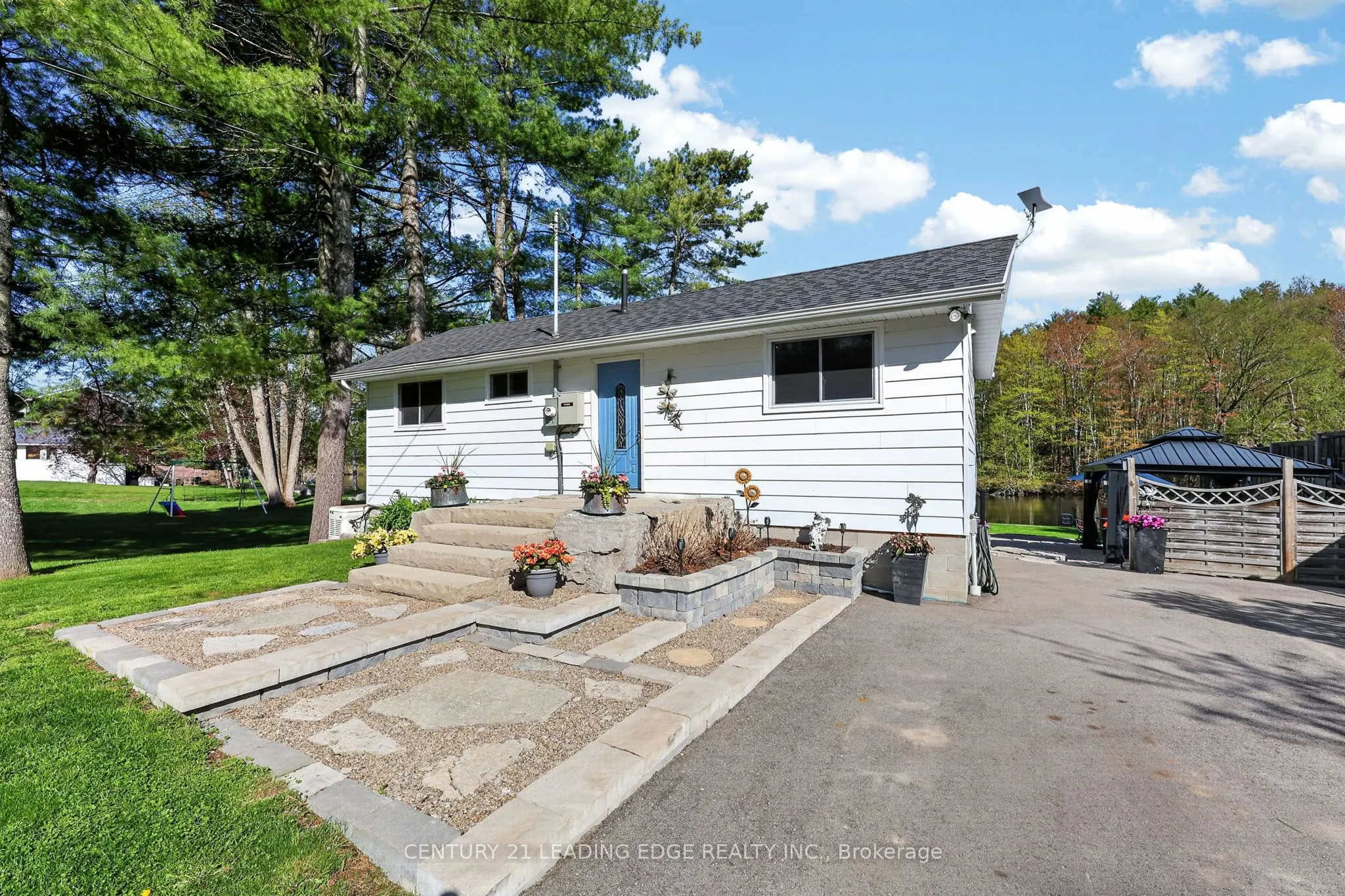 2996 Moynes Road