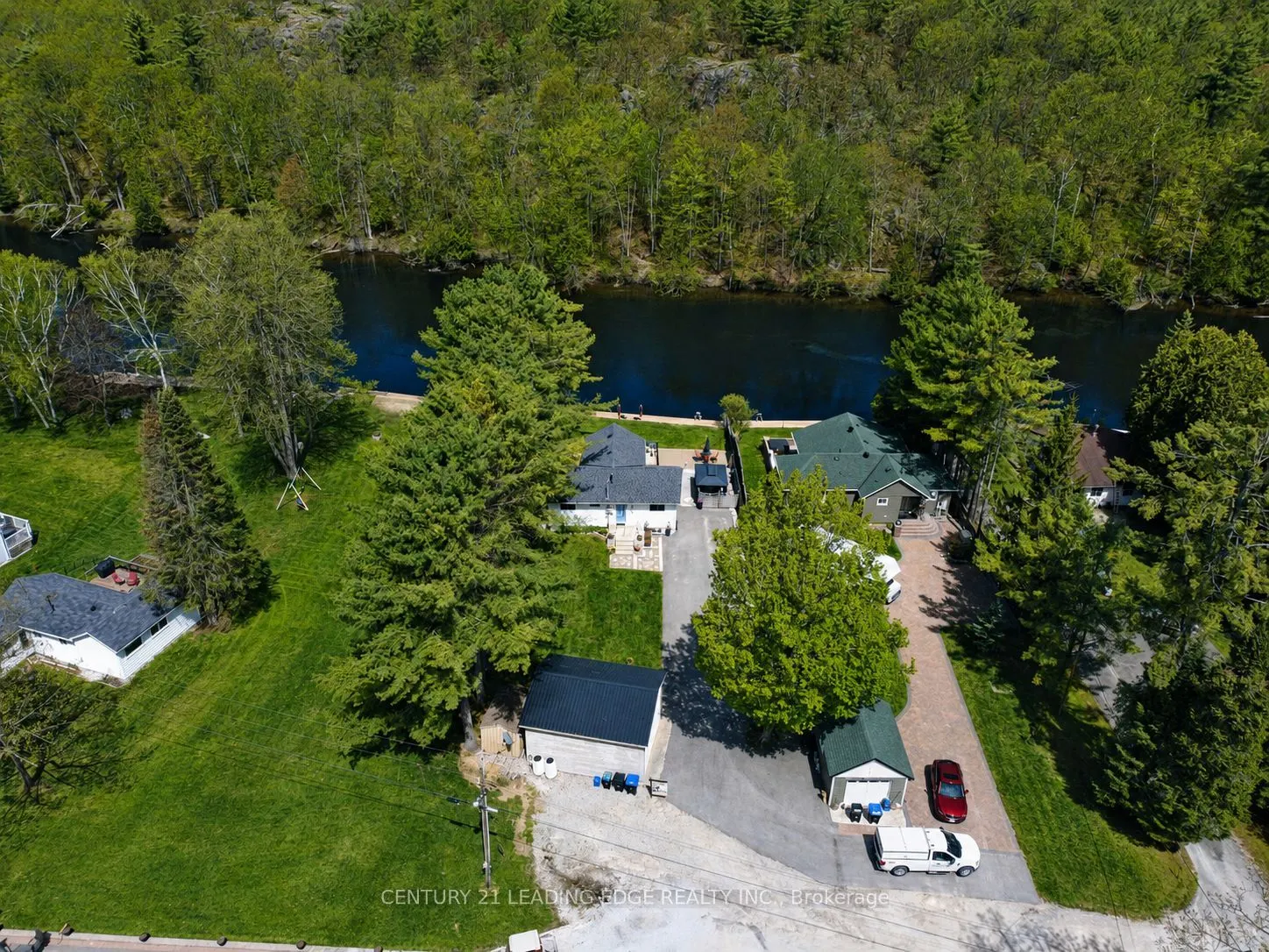 2996 Moynes Road