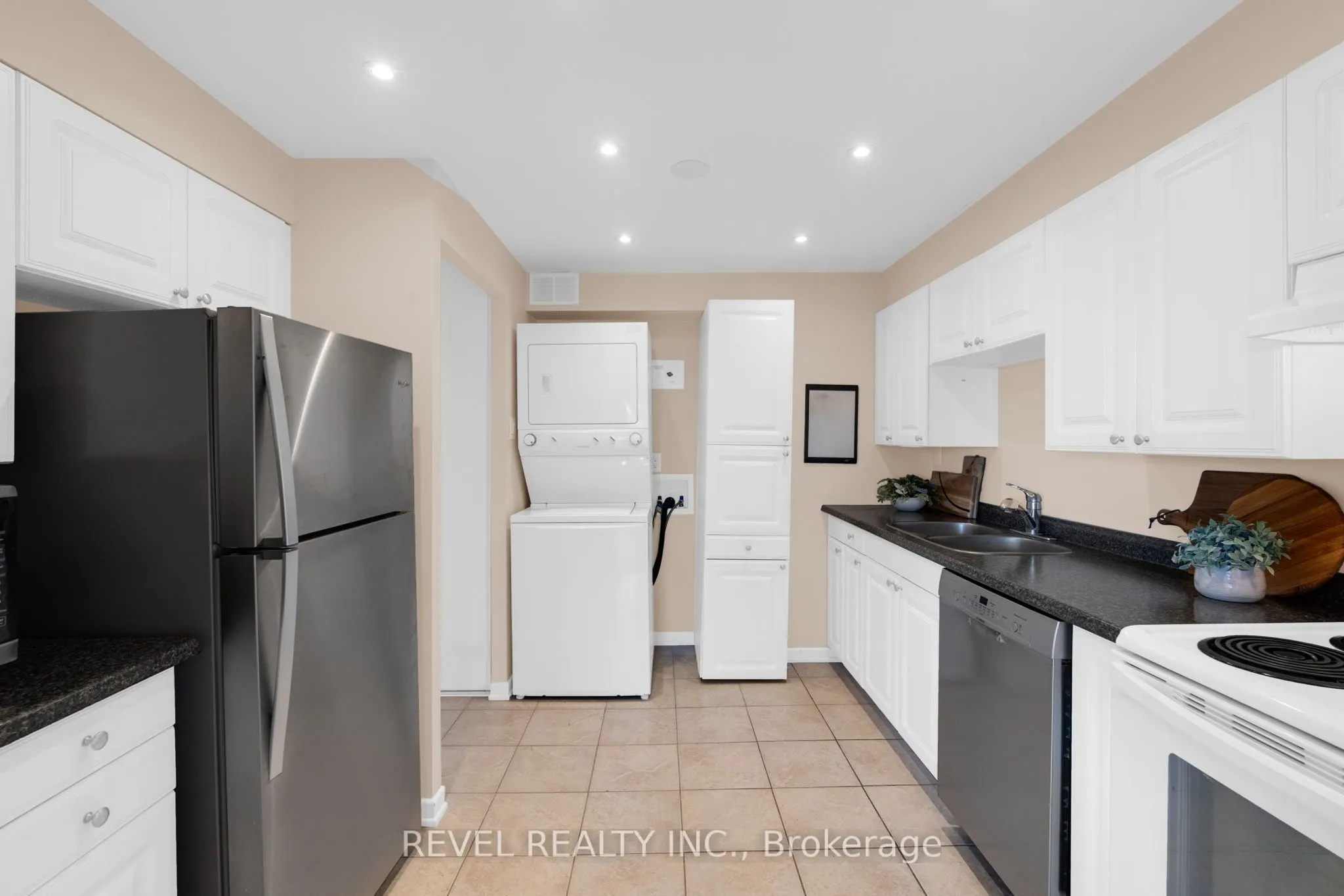 181 COLLIER Street #305
