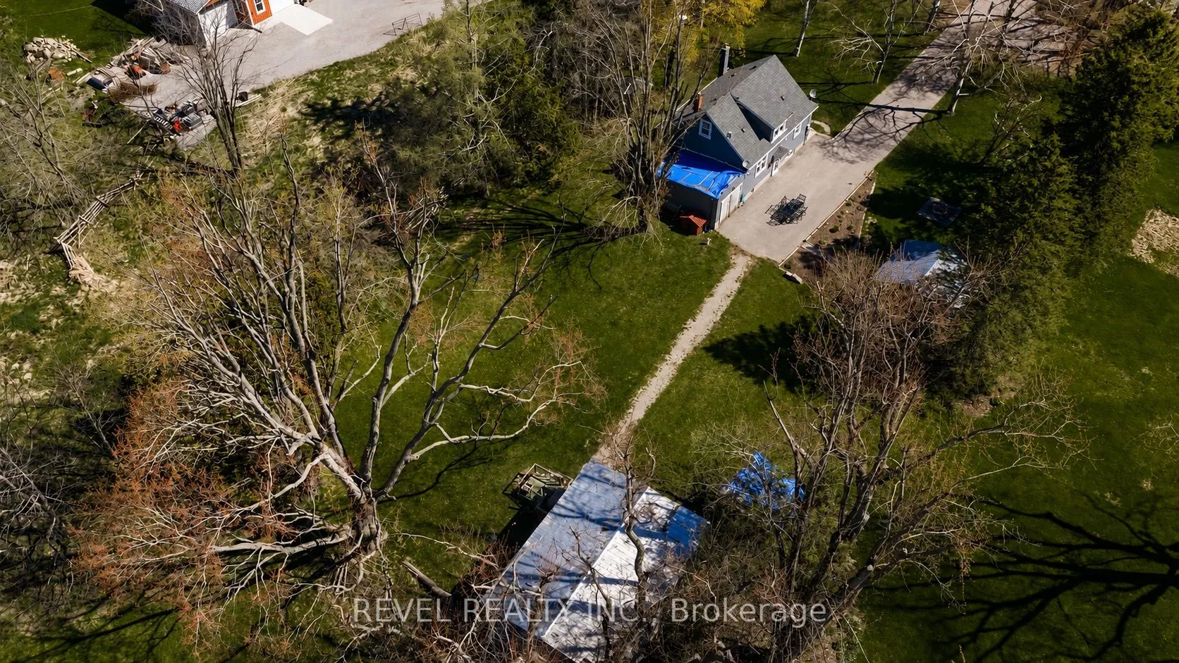 2940 Old Second Road S