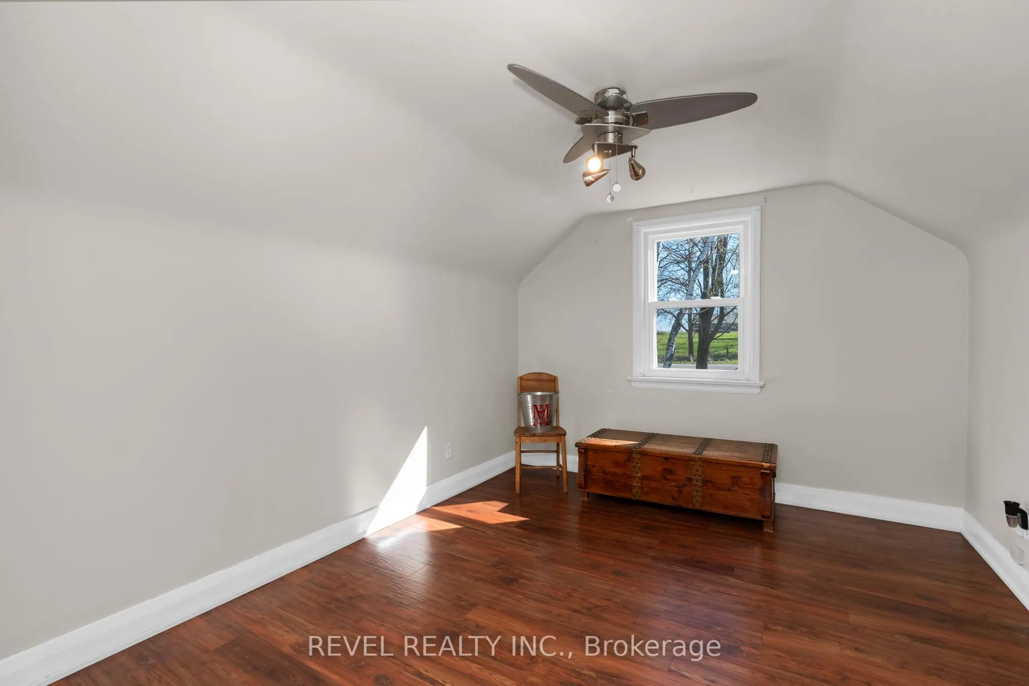 2940 Old Second Road S
