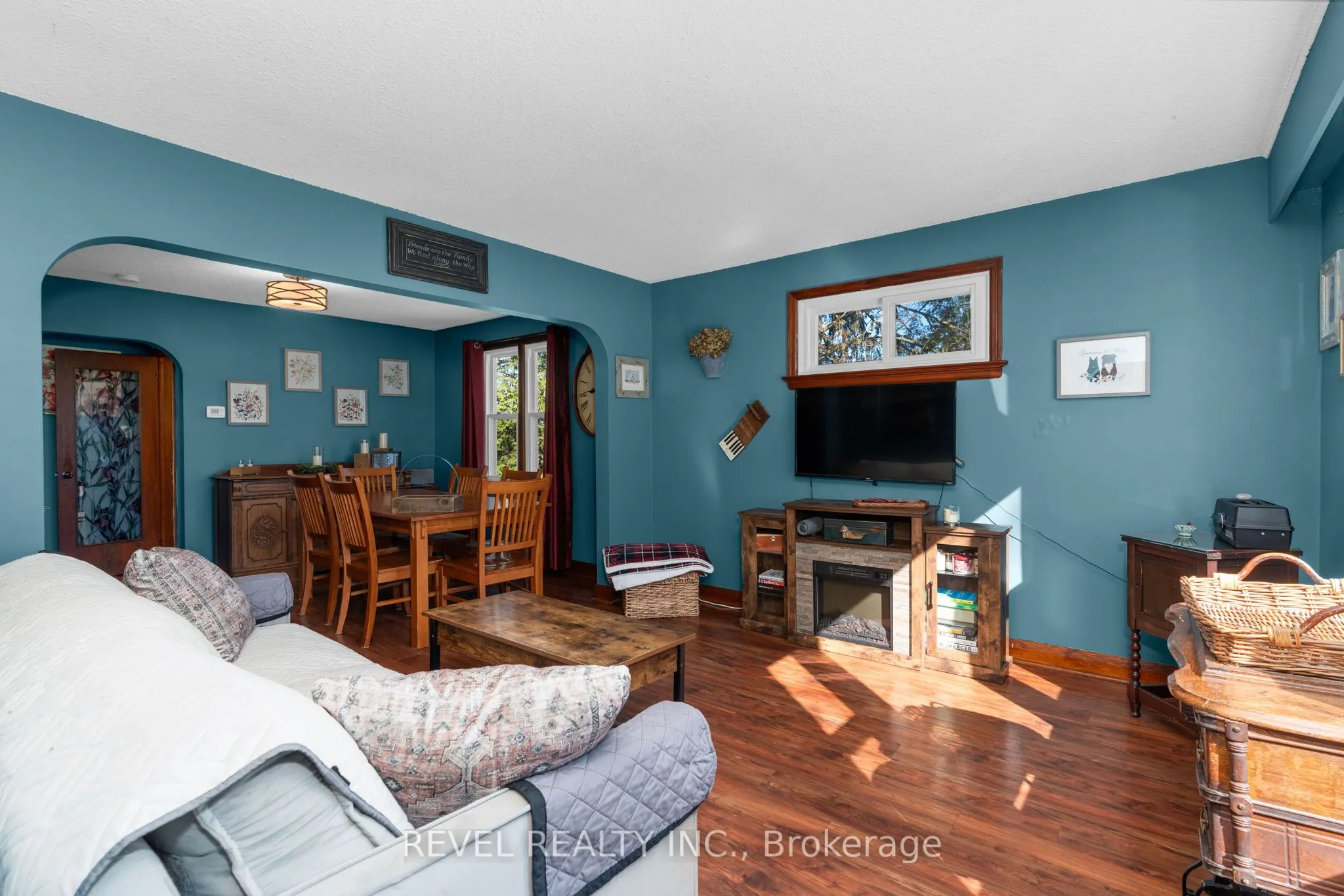 2940 Old Second Road S