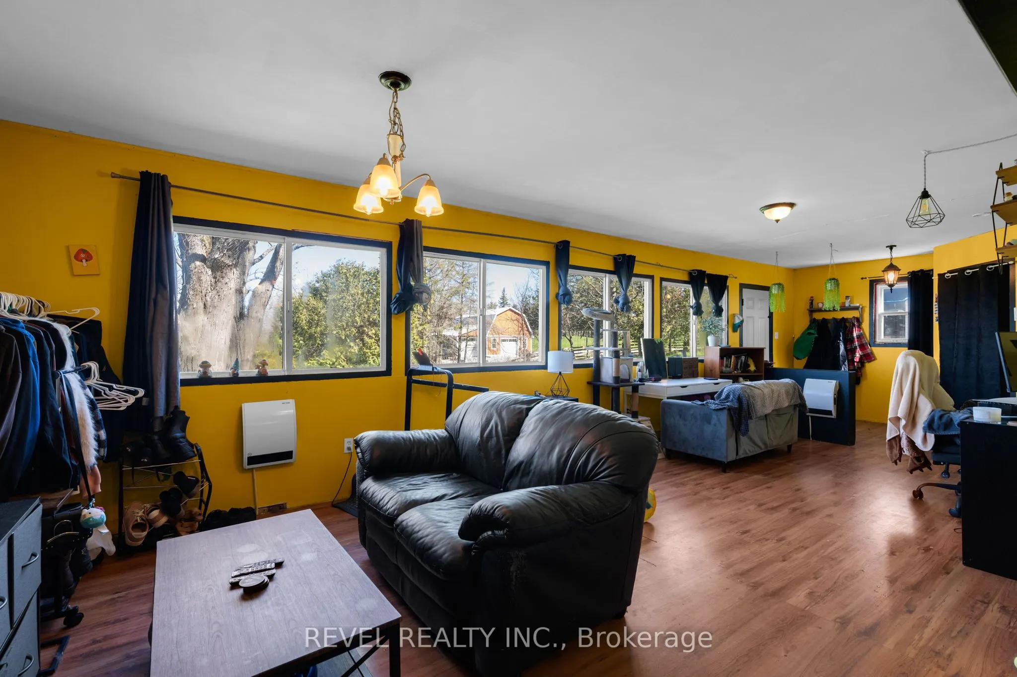 2940 Old Second Road S