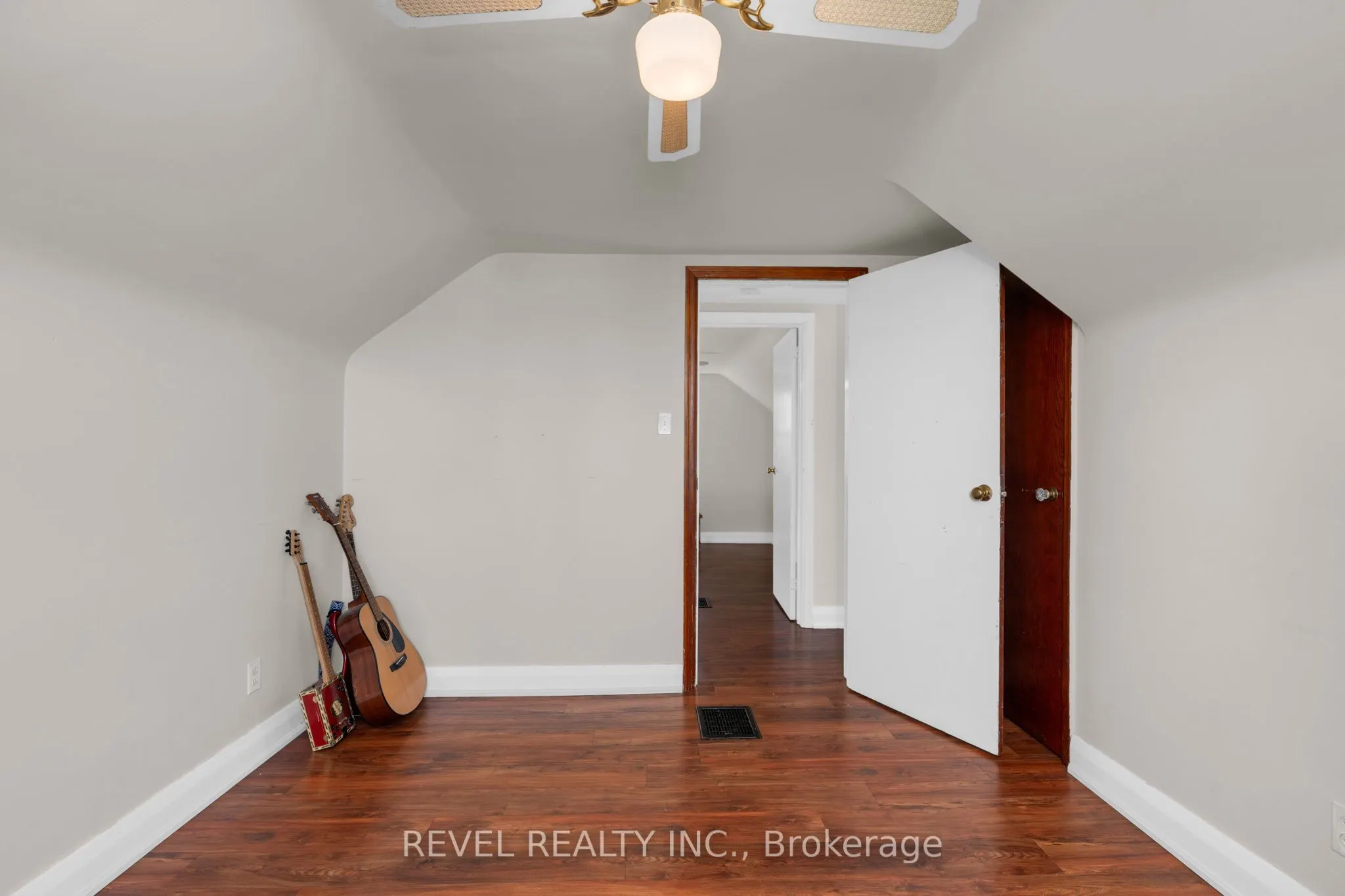 2940 Old Second Road S