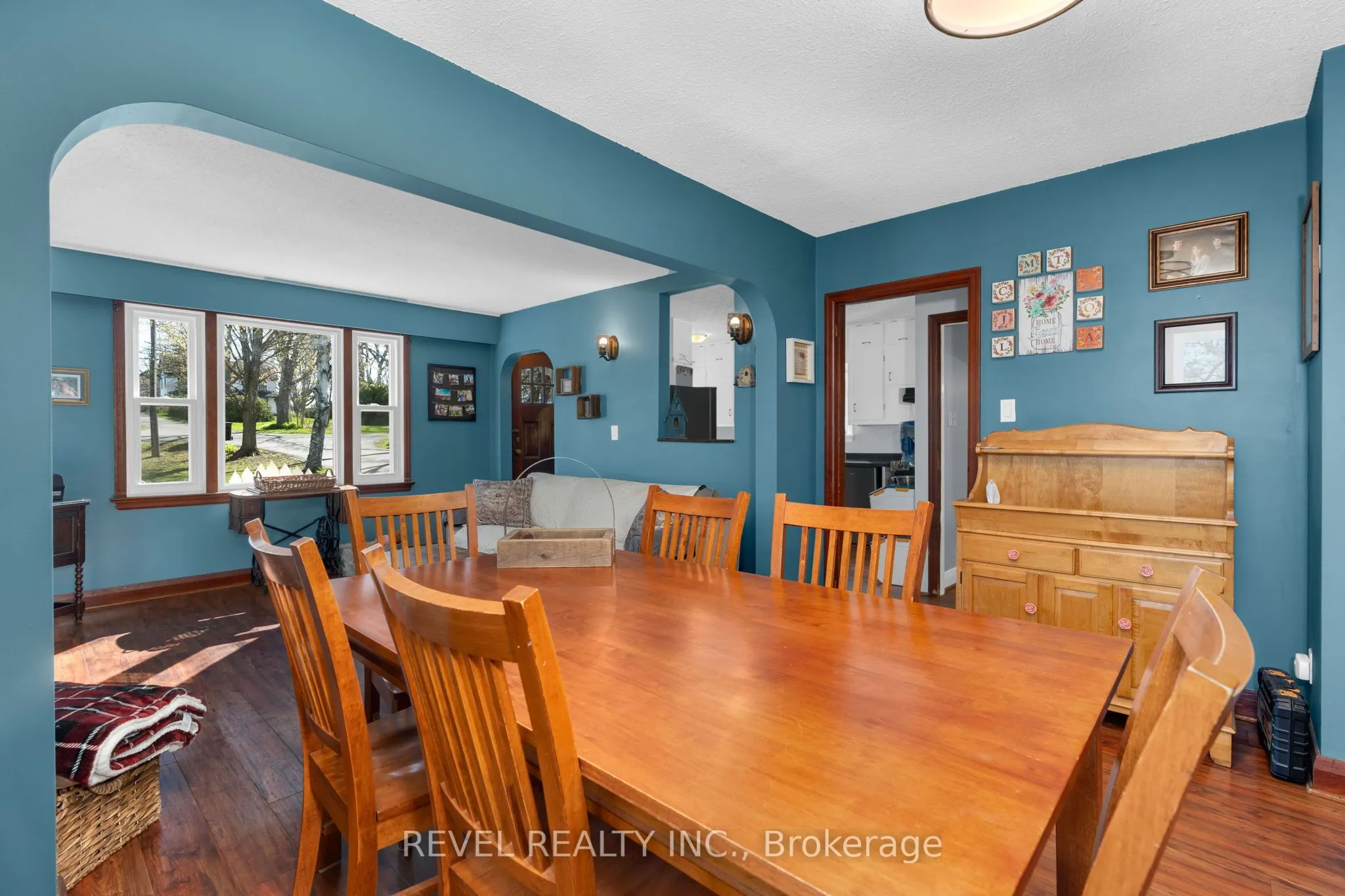 2940 Old Second Road S