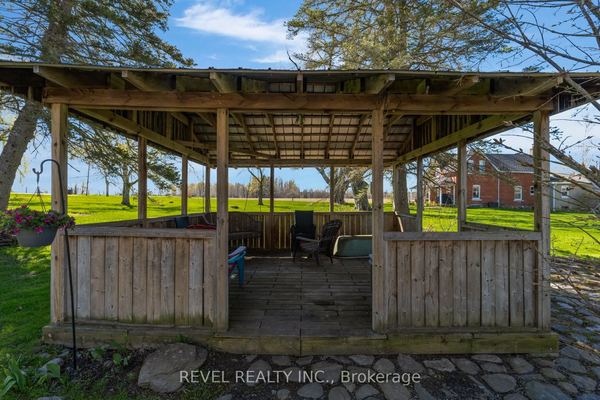 2940 Old Second Road S
