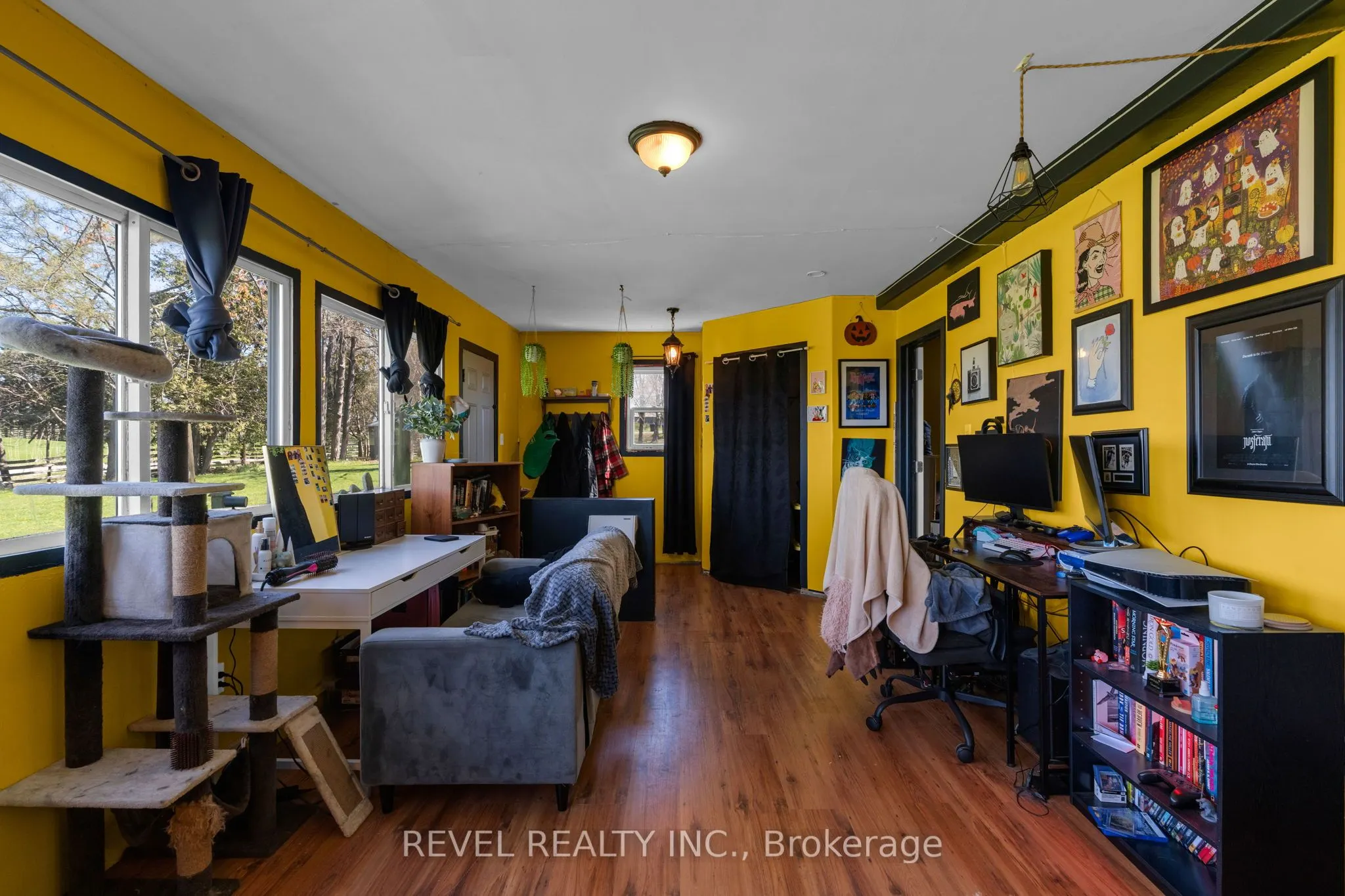 2940 Old Second Road S