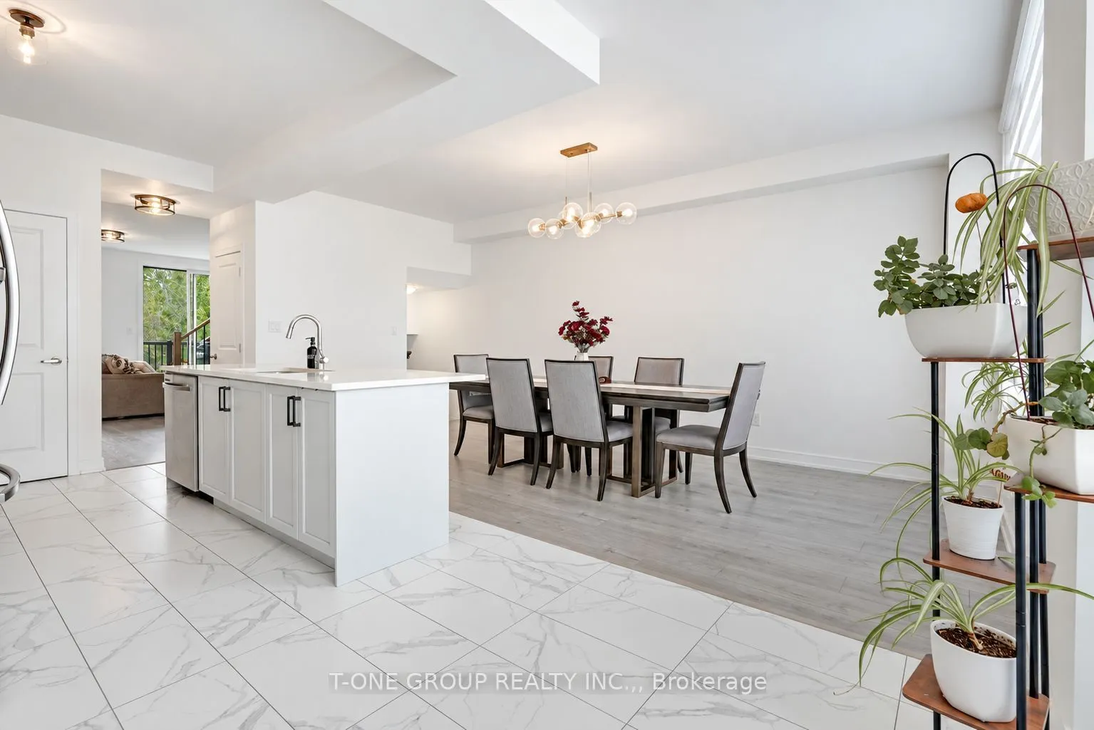 148 Blue Forest Crescent