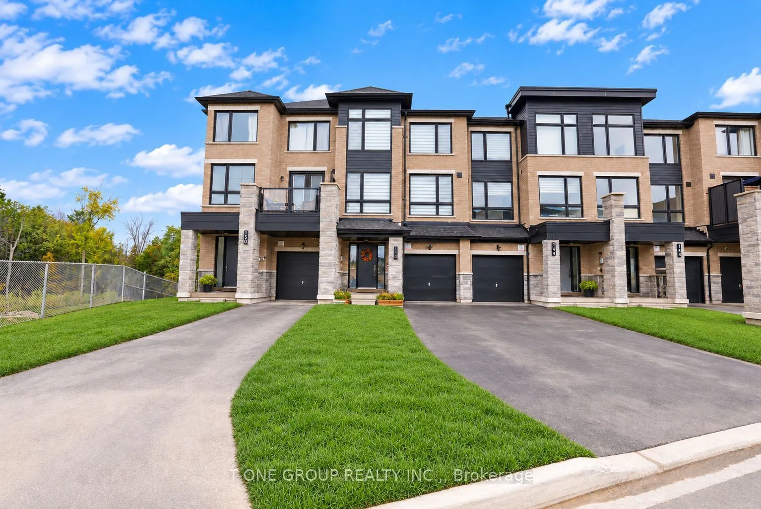 148 Blue Forest Crescent