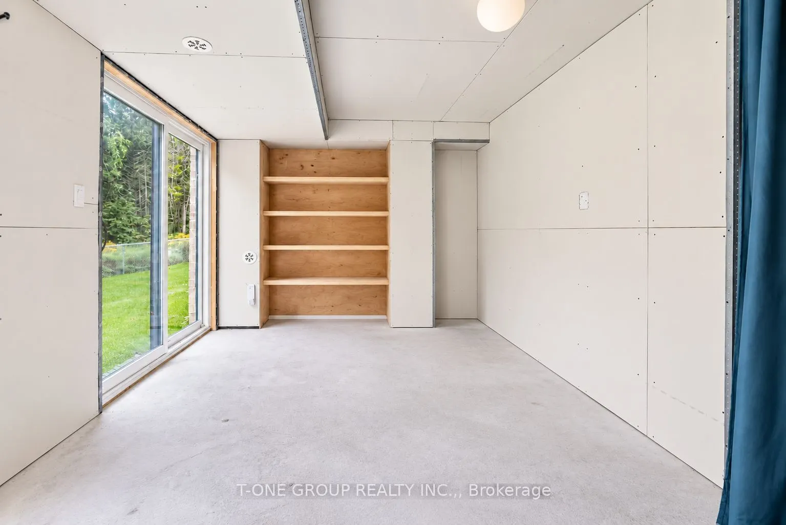 148 Blue Forest Crescent