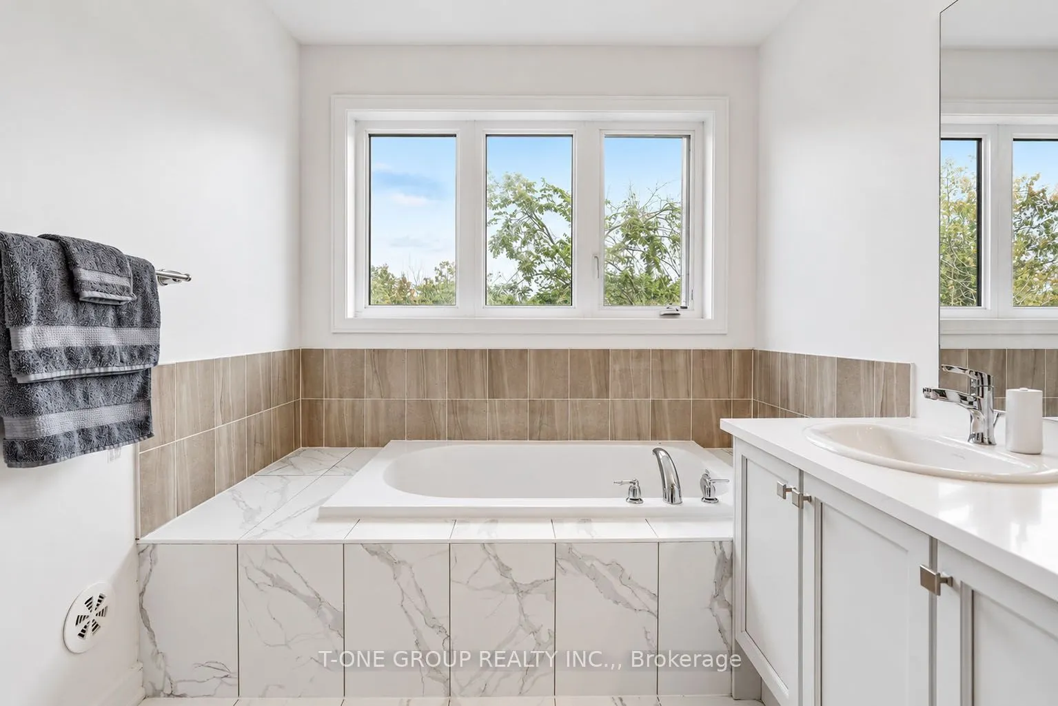 148 Blue Forest Crescent