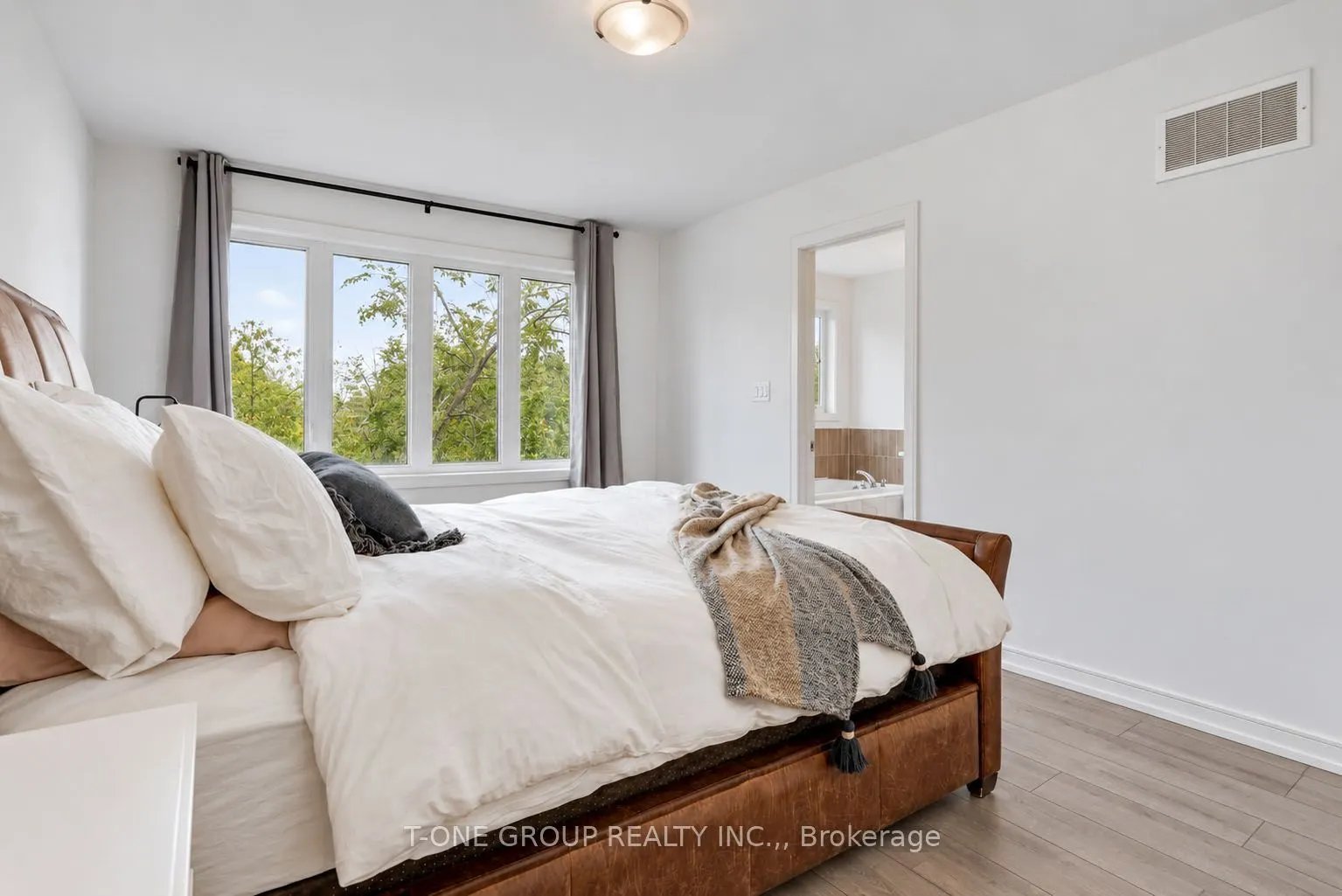 148 Blue Forest Crescent