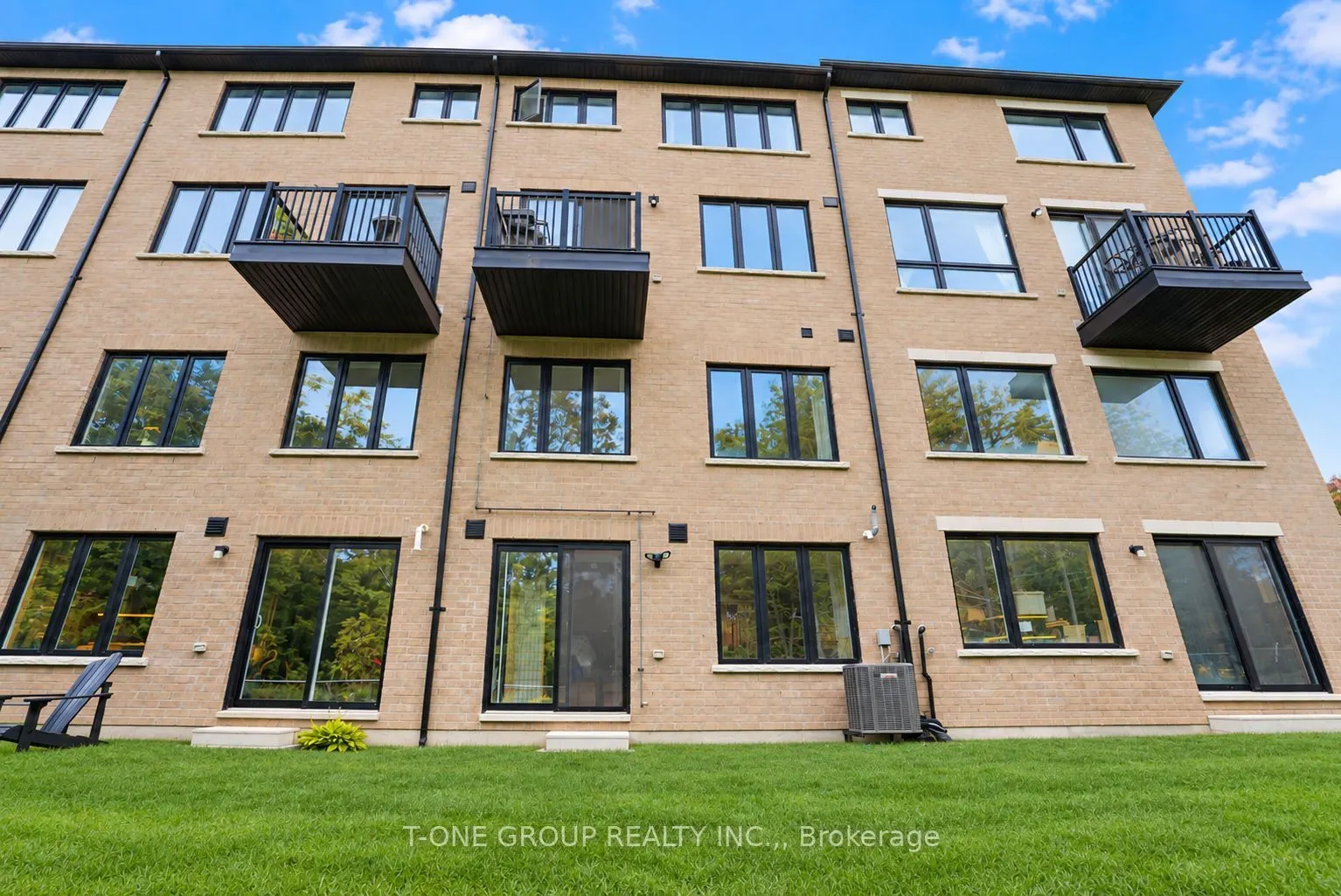 148 Blue Forest Crescent