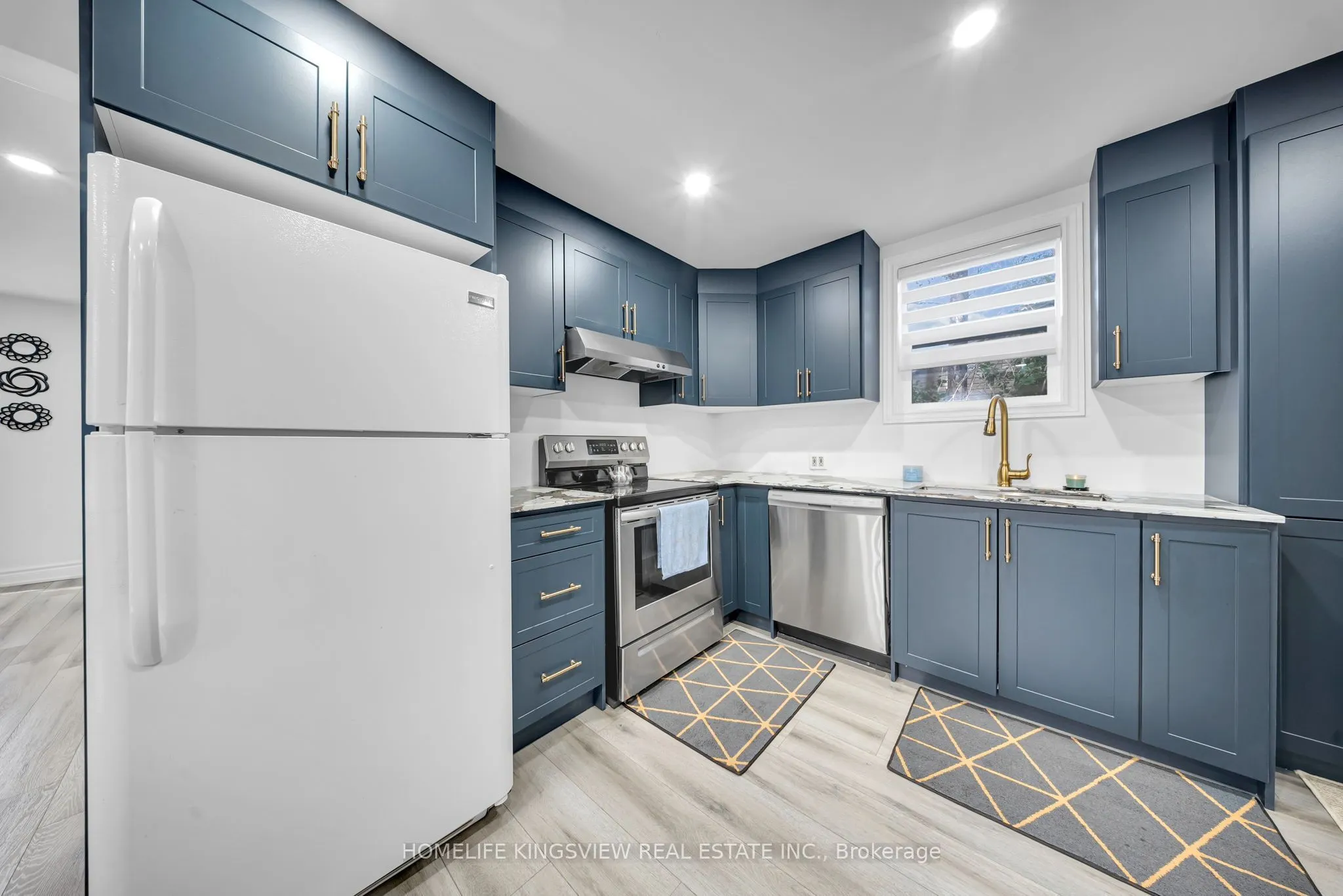 506 West Street S